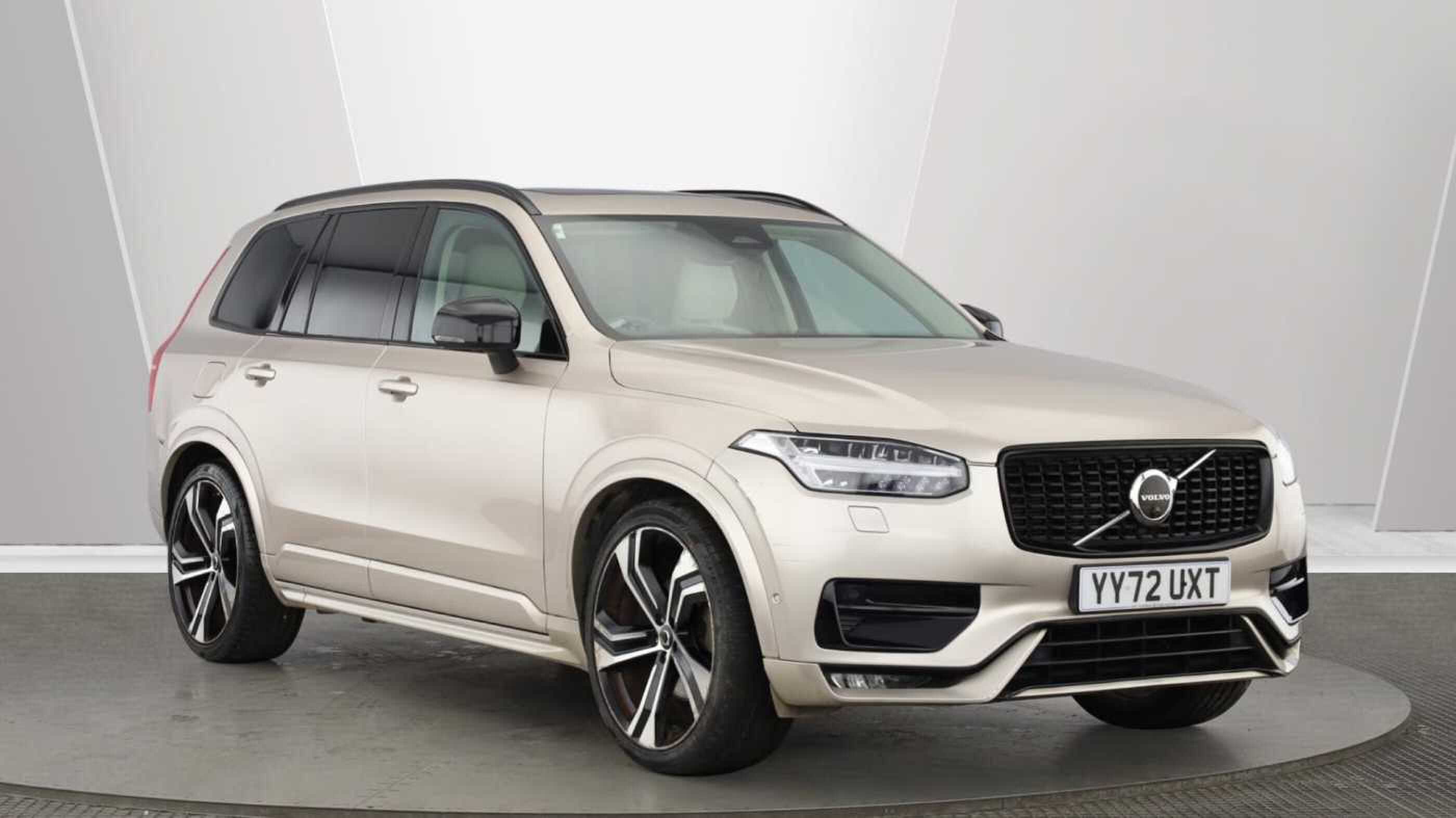Volvo XC90 listing photo