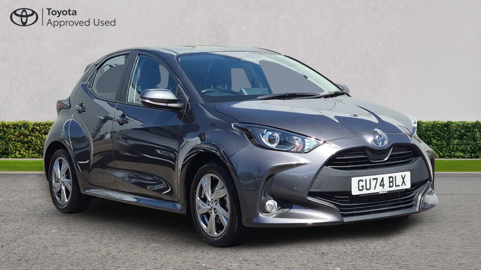 Toyota Yaris listing photo