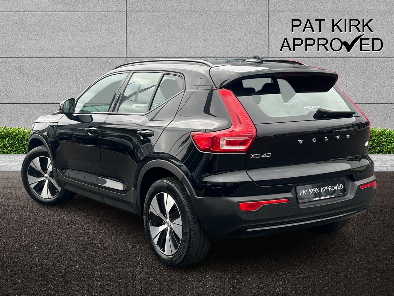 2023 Volvo XC40 1.5 T4 Recharge PHEV Plus Dark 5dr Auto - vehicle photo 2 for sale on PureCar