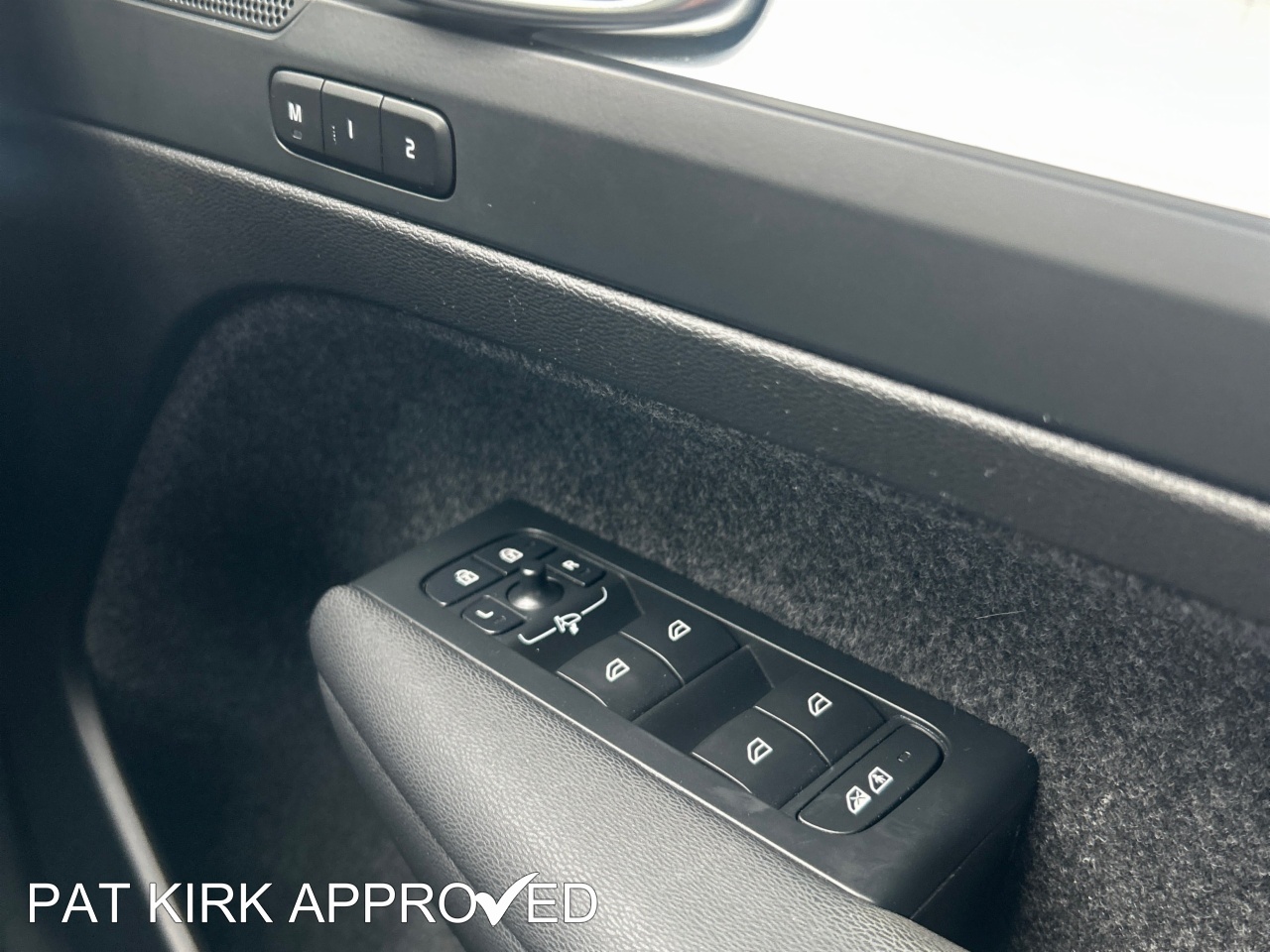 2023 Volvo XC40 1.5 T4 Recharge PHEV Plus Dark 5dr Auto - vehicle photo 21 for sale on PureCar