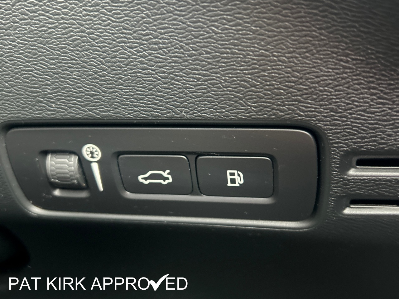2023 Volvo XC40 1.5 T4 Recharge PHEV Plus Dark 5dr Auto - vehicle photo 25 for sale on PureCar