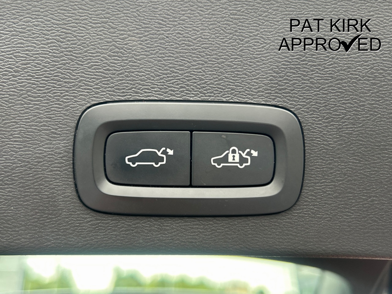2023 Volvo XC40 1.5 T4 Recharge PHEV Plus Dark 5dr Auto - vehicle photo 27 for sale on PureCar