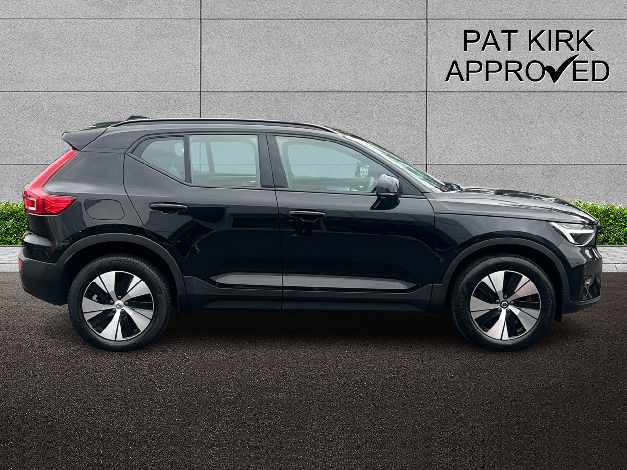 2023 Volvo XC40 1.5 T4 Recharge PHEV Plus Dark 5dr Auto - vehicle photo 3 for sale on PureCar