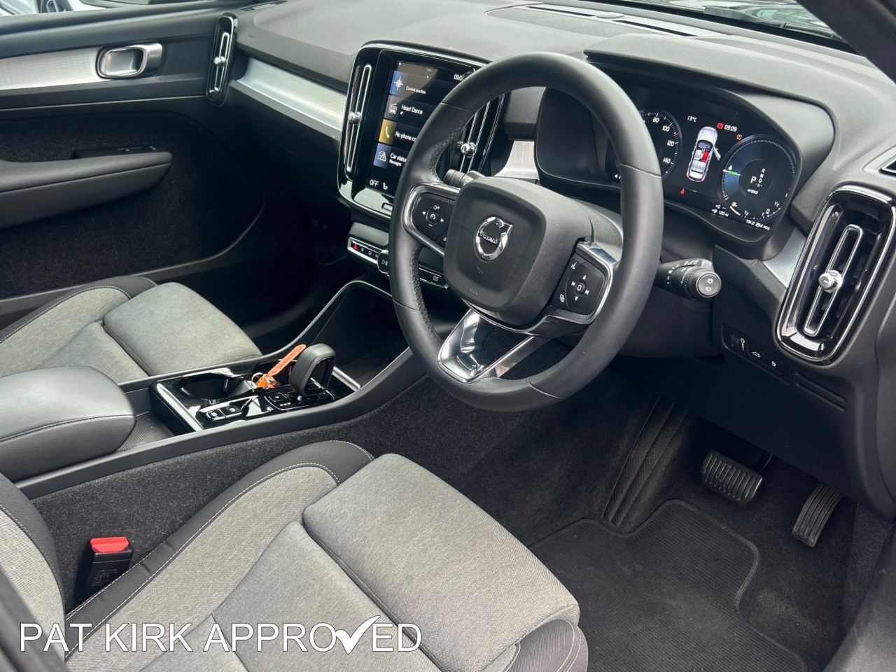 2023 Volvo XC40 1.5 T4 Recharge PHEV Plus Dark 5dr Auto - vehicle photo 4 for sale on PureCar
