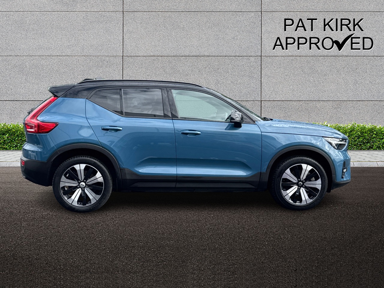 2023 Volvo XC40 170kW Recharge Plus 69kWh 5dr Auto - vehicle photo 4 for sale on PureCar