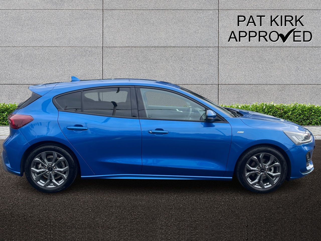2024 Ford Focus 1.0 EcoBoost Hybrid mHEV ST-Line 5dr - vehicle photo 3 for sale on PureCar