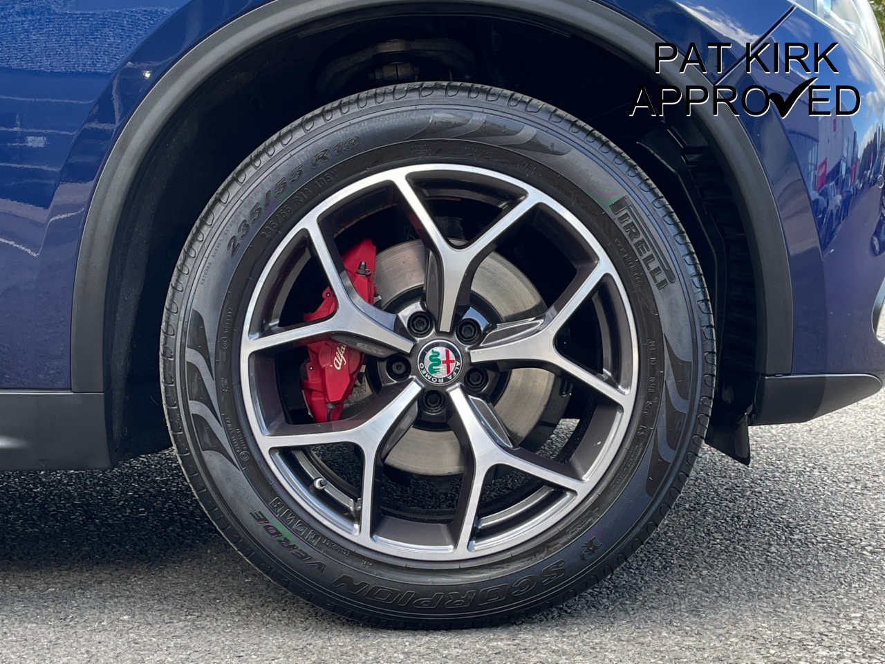 2019 Alfa Romeo Stelvio 2.2 D 210 Speciale 5dr Auto - vehicle photo 5 for sale on PureCar