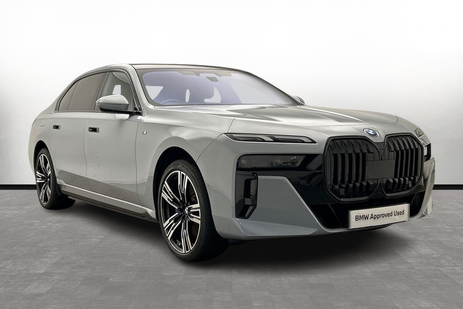 BMW i7 listing photo