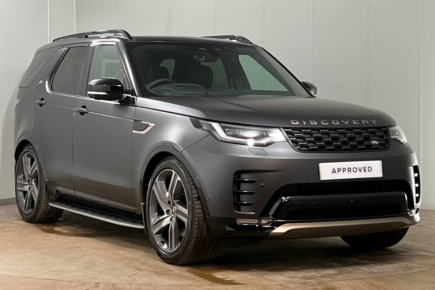 Land Rover Discovery listing photo