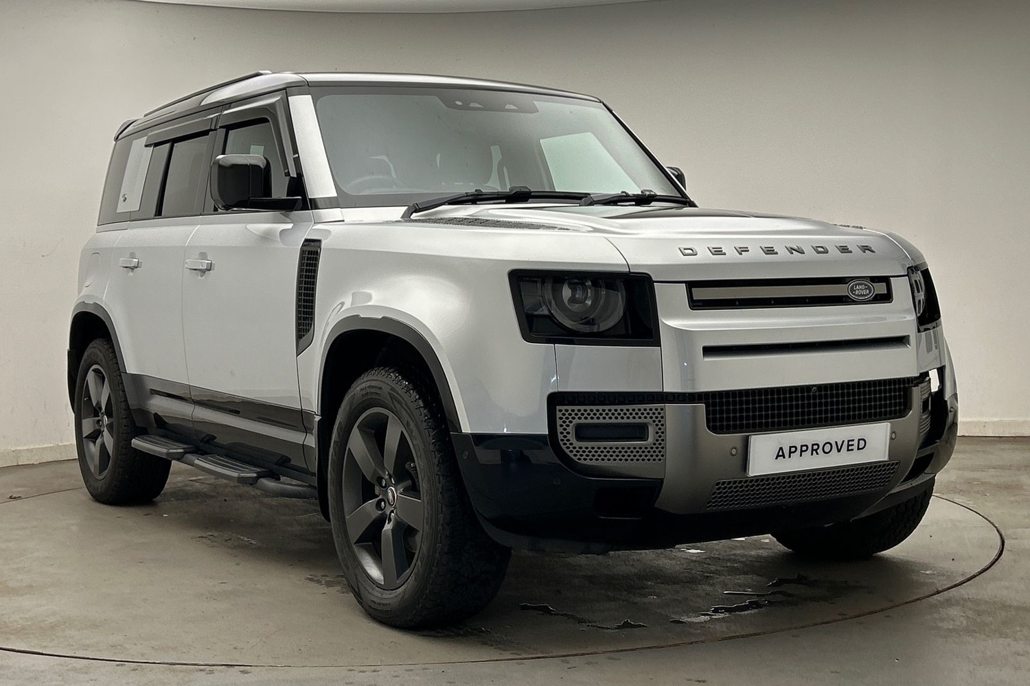 Land Rover Defender 110 dealer public-web source image