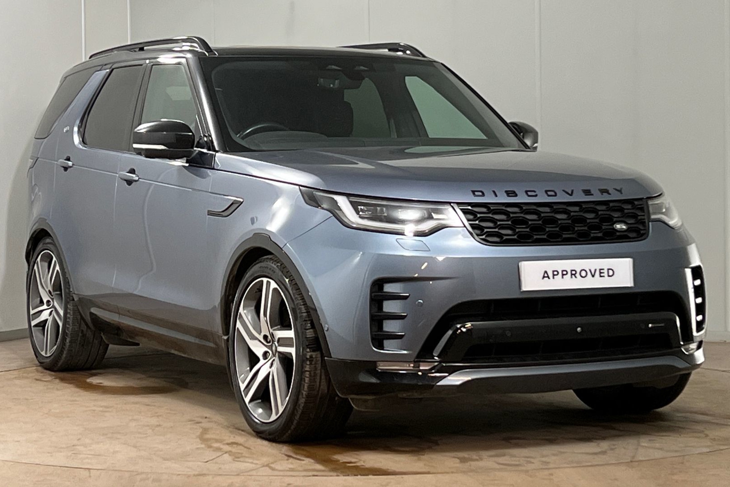 Land Rover Discovery listing photo