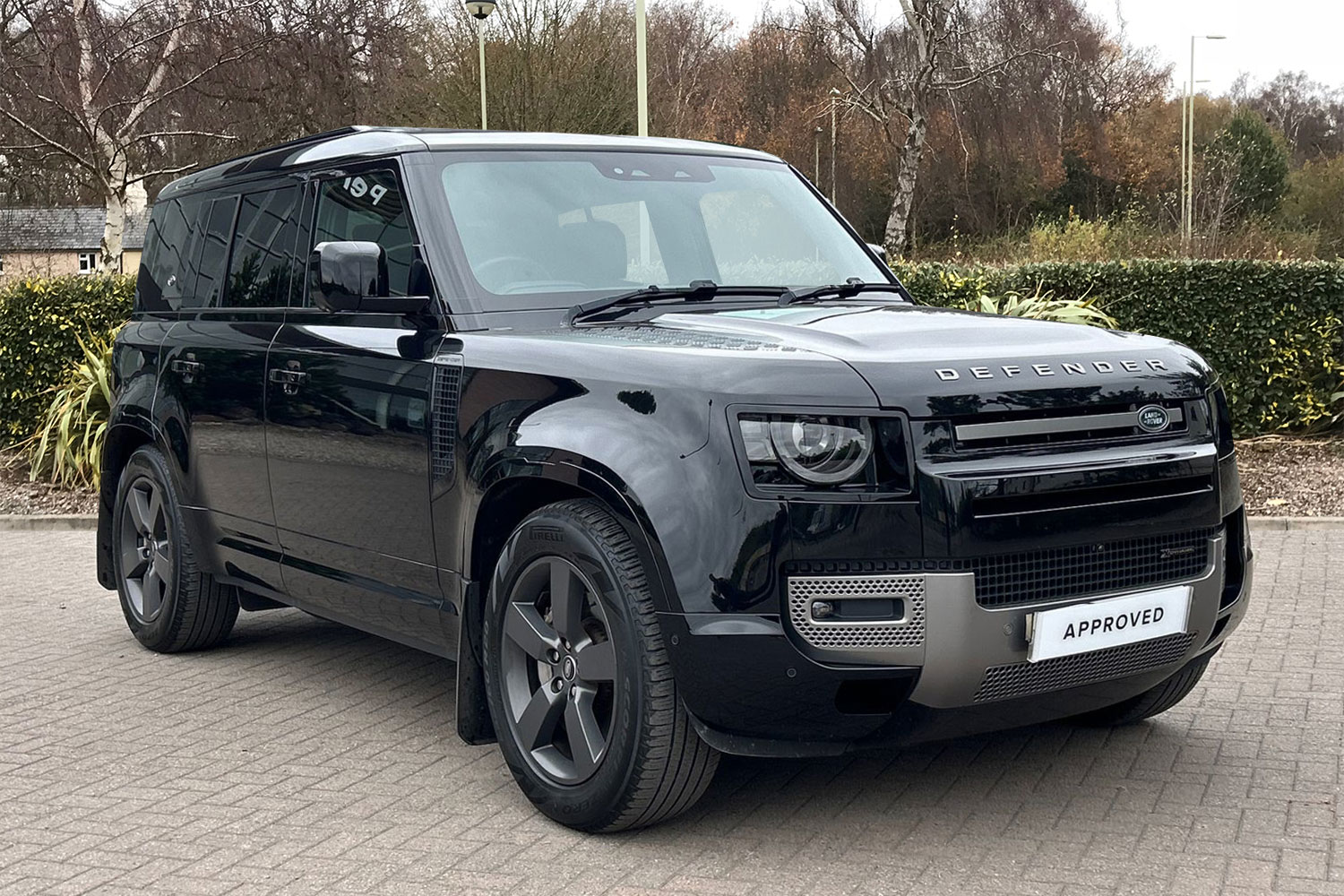 Land Rover Defender 110 dealer public-web source image