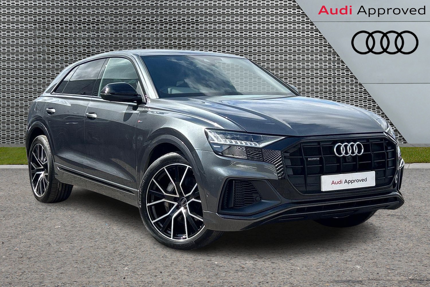 Audi Q8 listing photo
