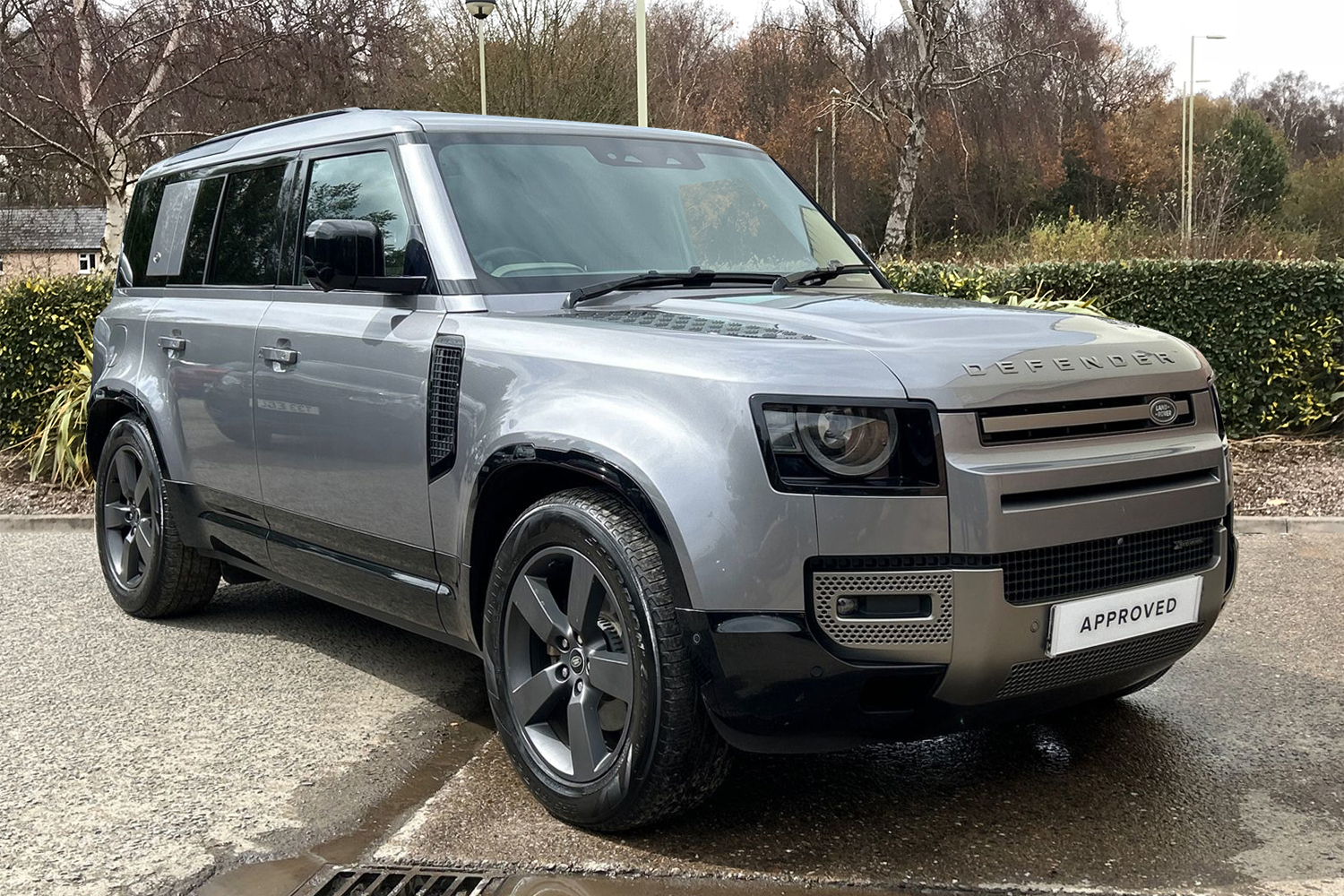 Land Rover Defender 110 dealer public-web source image