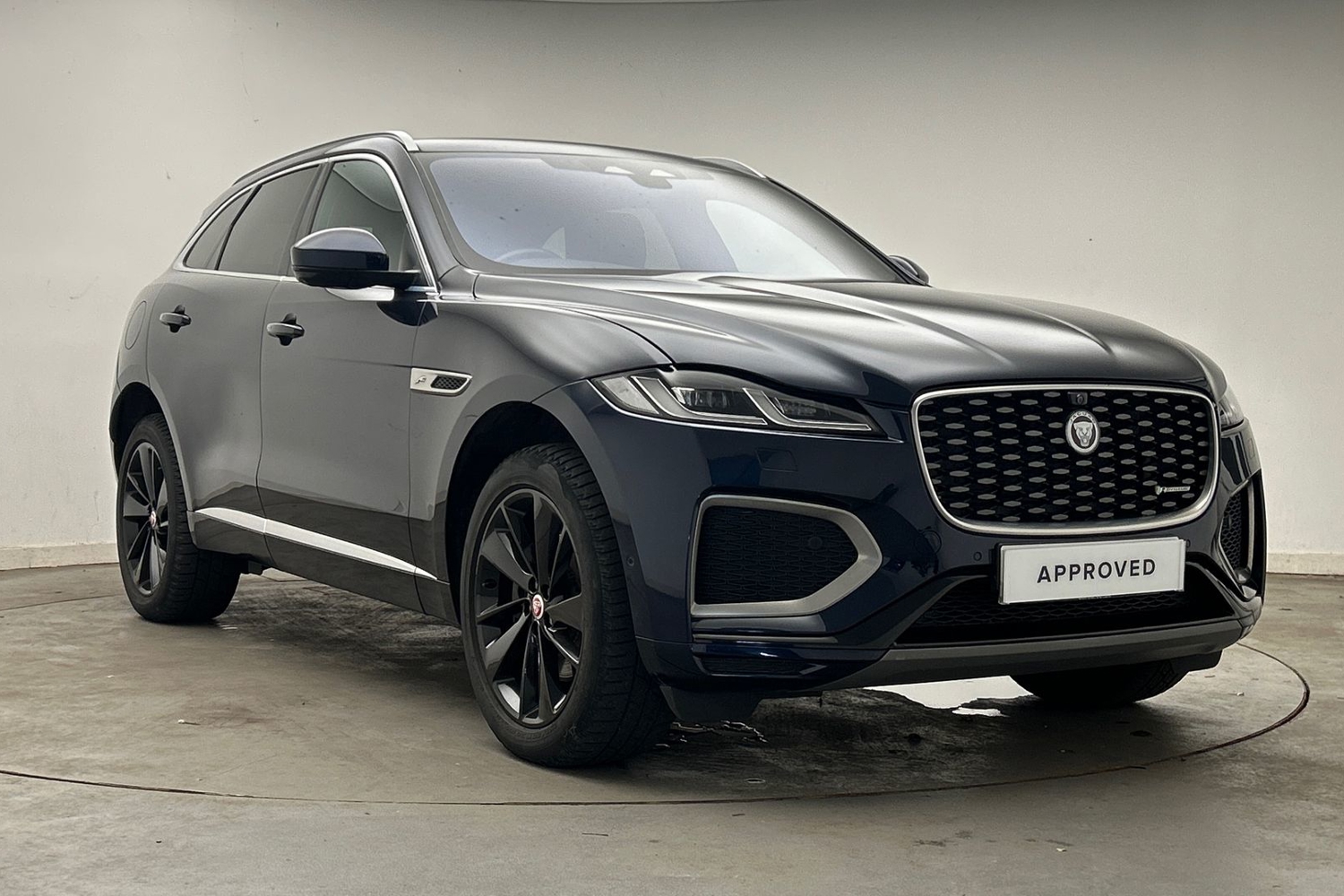 Jaguar F-PACE listing photo