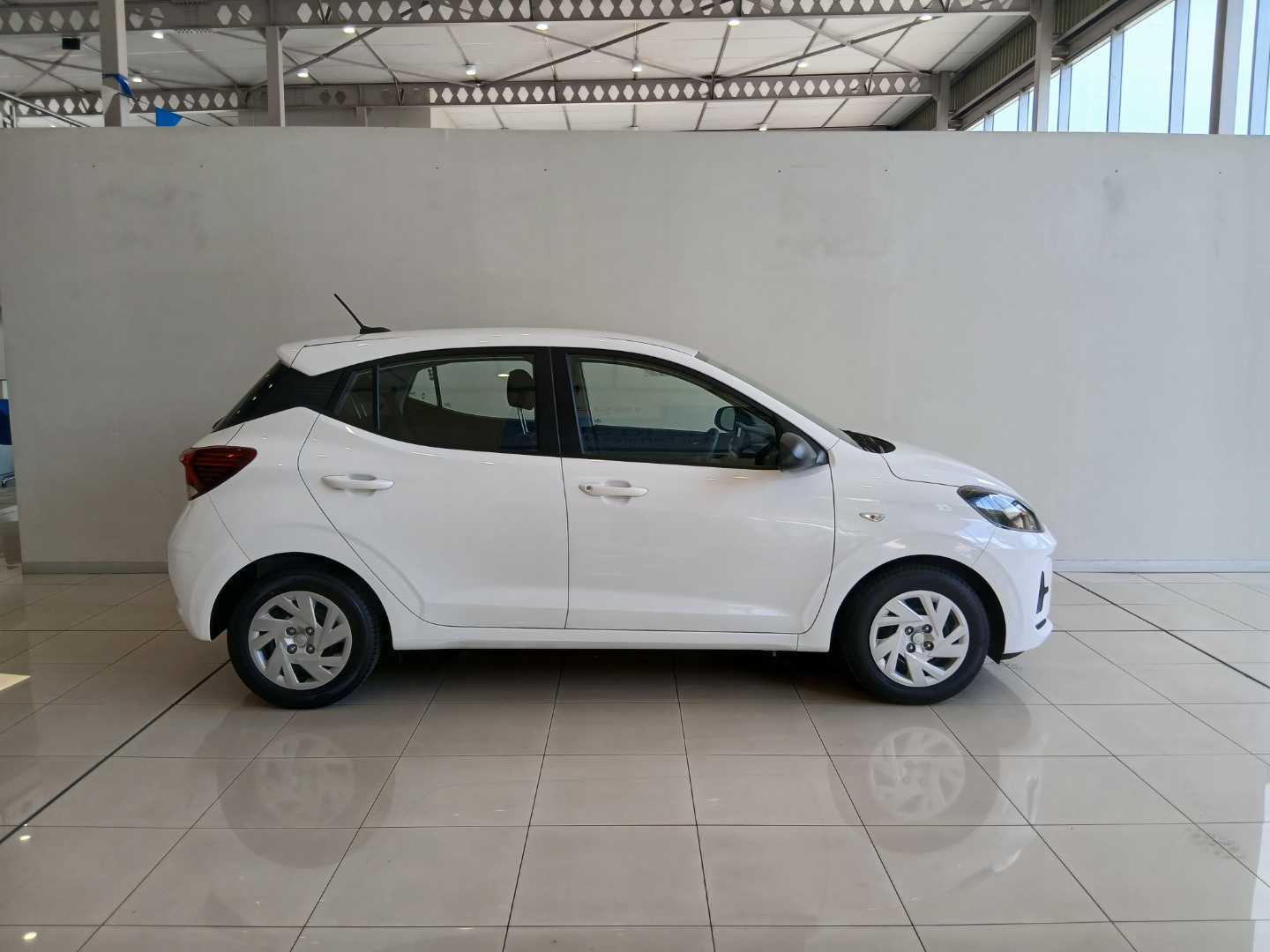 2026 Hyundai GRAND i10 1.0 Motion M/T MY24 image 3