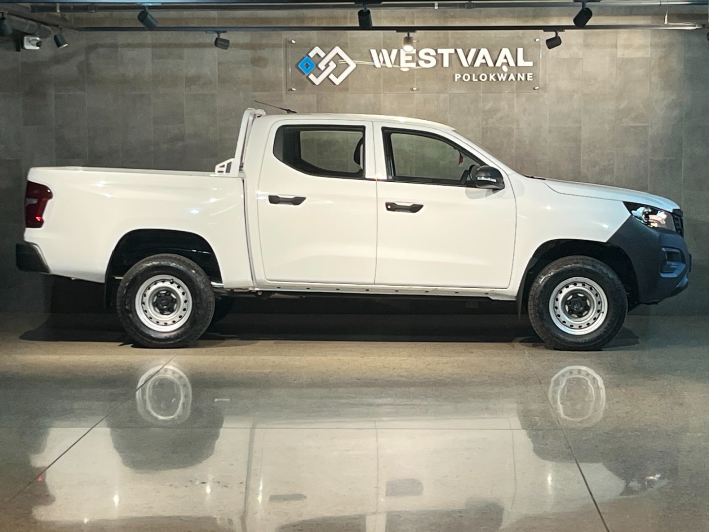 2026 Peugeot LANDTREK LANDTREK D-CAB 1.9D PROFESSIONAL 4X2 MT image 2