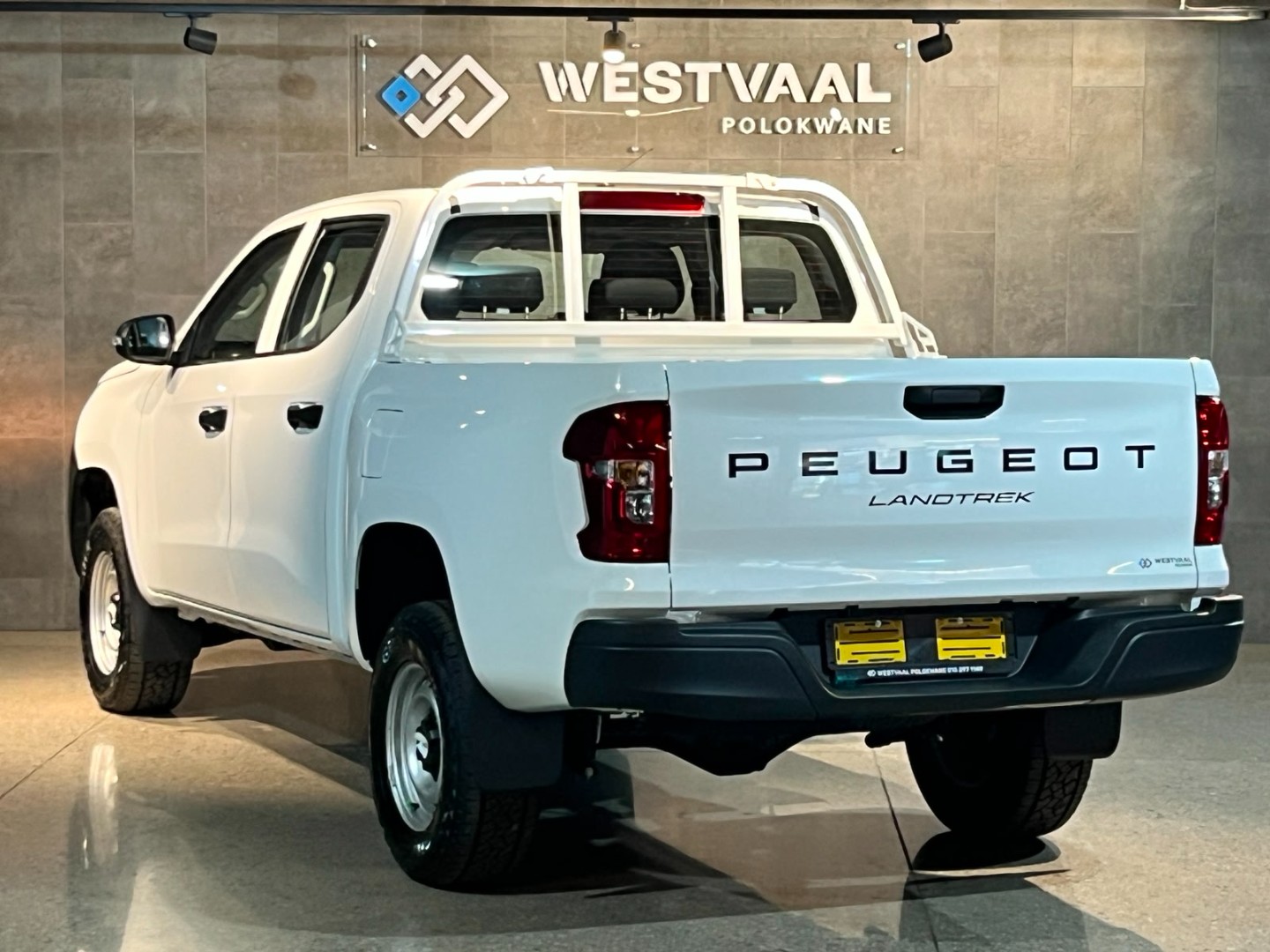 2026 Peugeot LANDTREK LANDTREK D-CAB 1.9D PROFESSIONAL 4X2 MT image 3