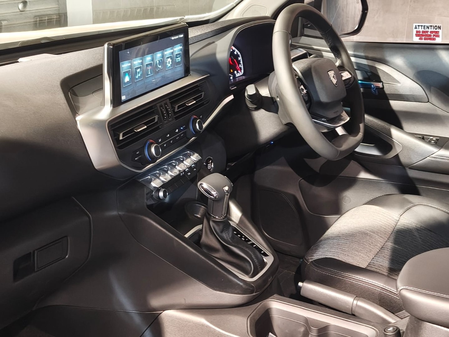 2026 Peugeot LANDTREK LANDTREK D-CAB 1.9D ALLURE 4X2 AT image 13