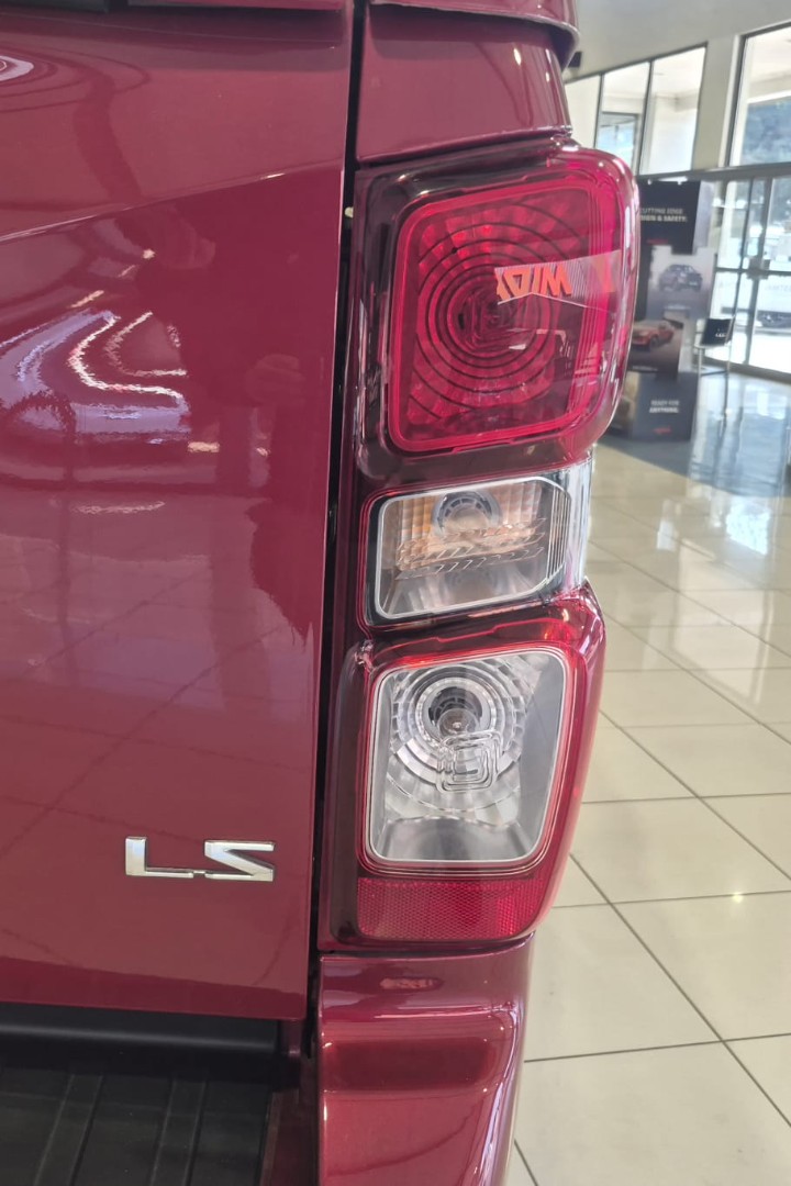 2024 Isuzu D-Max D-MAX 1.9 Ddi HR LS A/T D/C P/U image 8