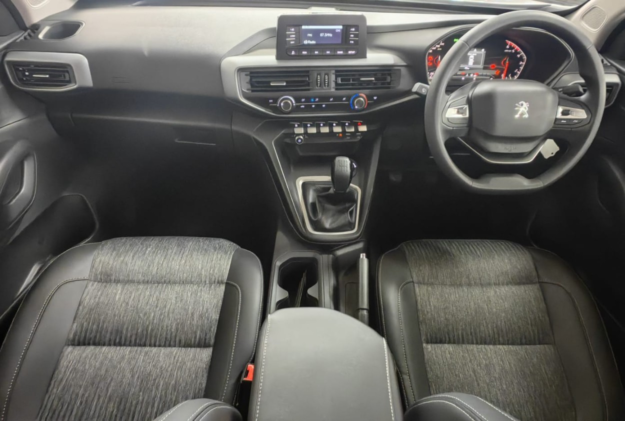 2026 Peugeot LANDTREK LANDTREK D-CAB 1.9D ACTIVE 4X4 MT image 8