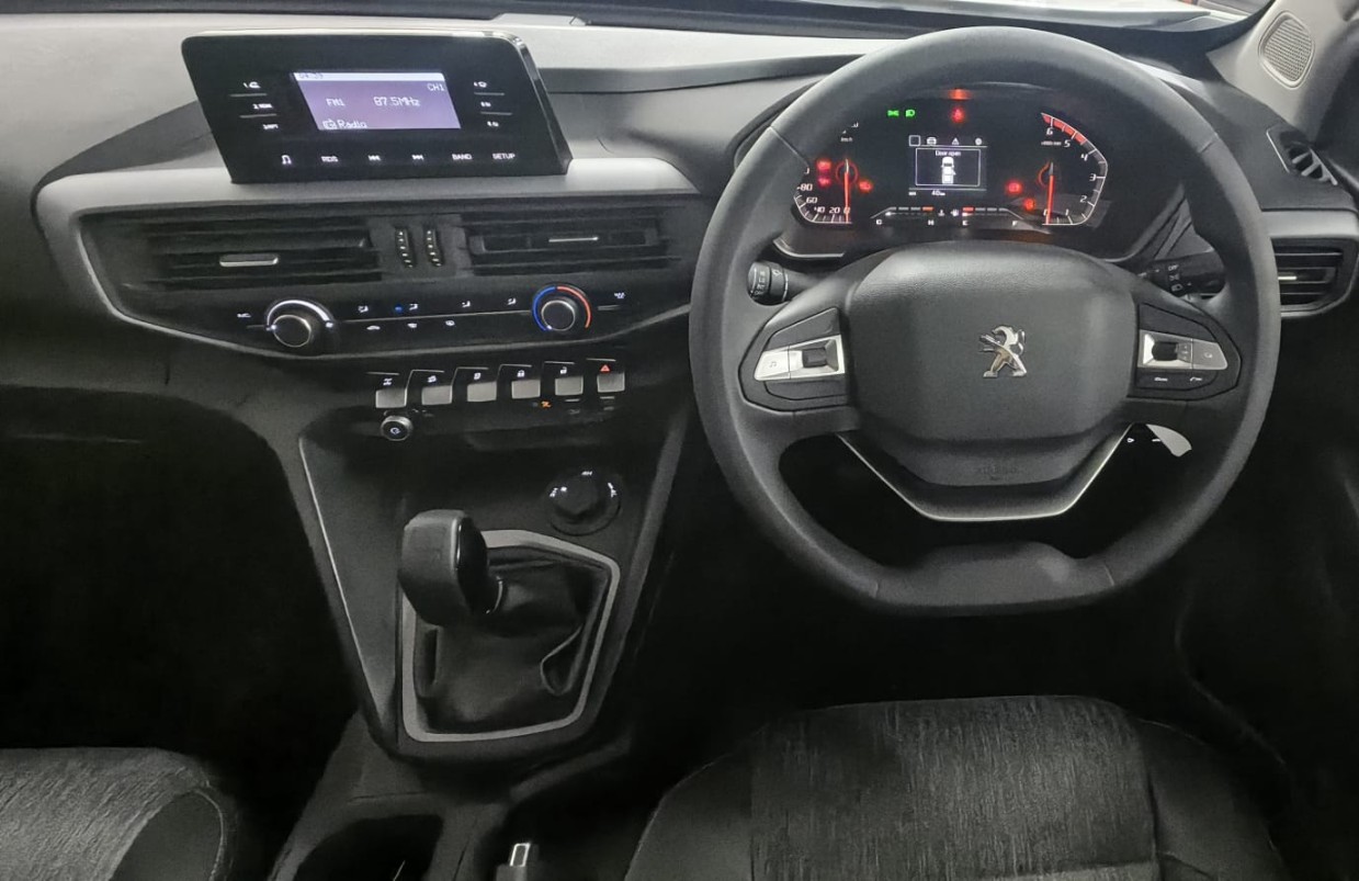 2026 Peugeot LANDTREK LANDTREK D-CAB 1.9D ACTIVE 4X4 MT image 9