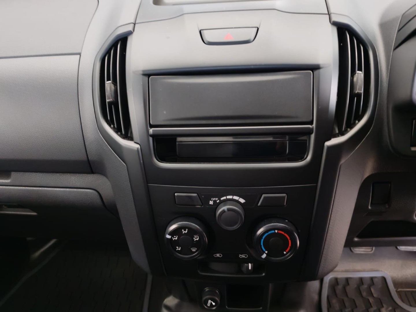 2026 Isuzu D-Max 250C S/CAB BASE GEN 6 image 14