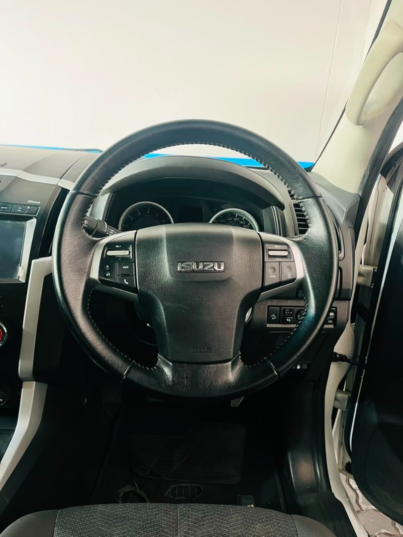 2021 Isuzu D-Max D-MAX 300 LX E/CAB P/U image 11