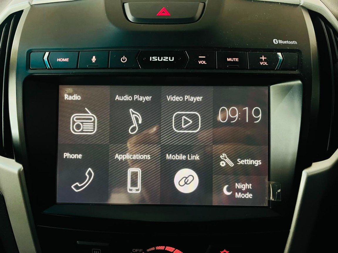2021 Isuzu D-Max D-MAX 300 LX E/CAB P/U image 14