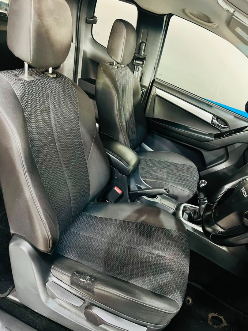 2021 Isuzu D-Max D-MAX 300 LX E/CAB P/U image 19