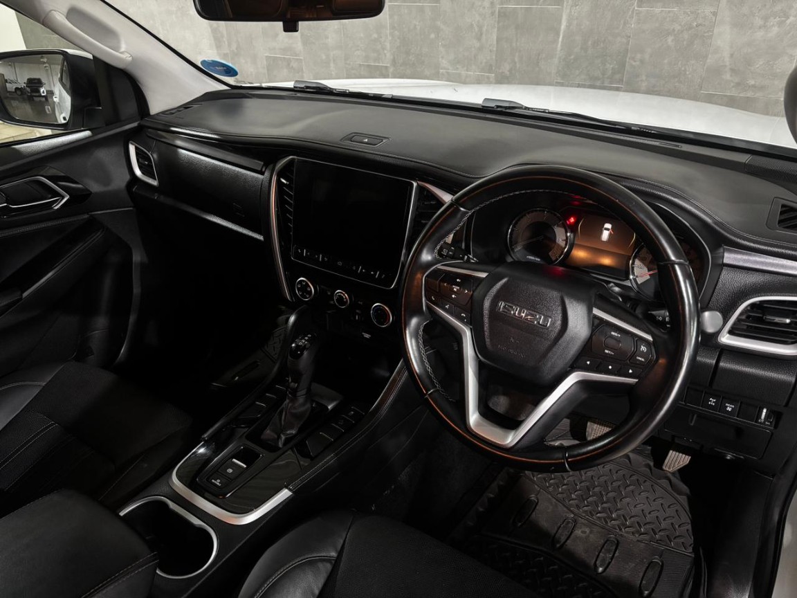 2023 Isuzu MU-X MU-X 3.0D LS A/T image 7