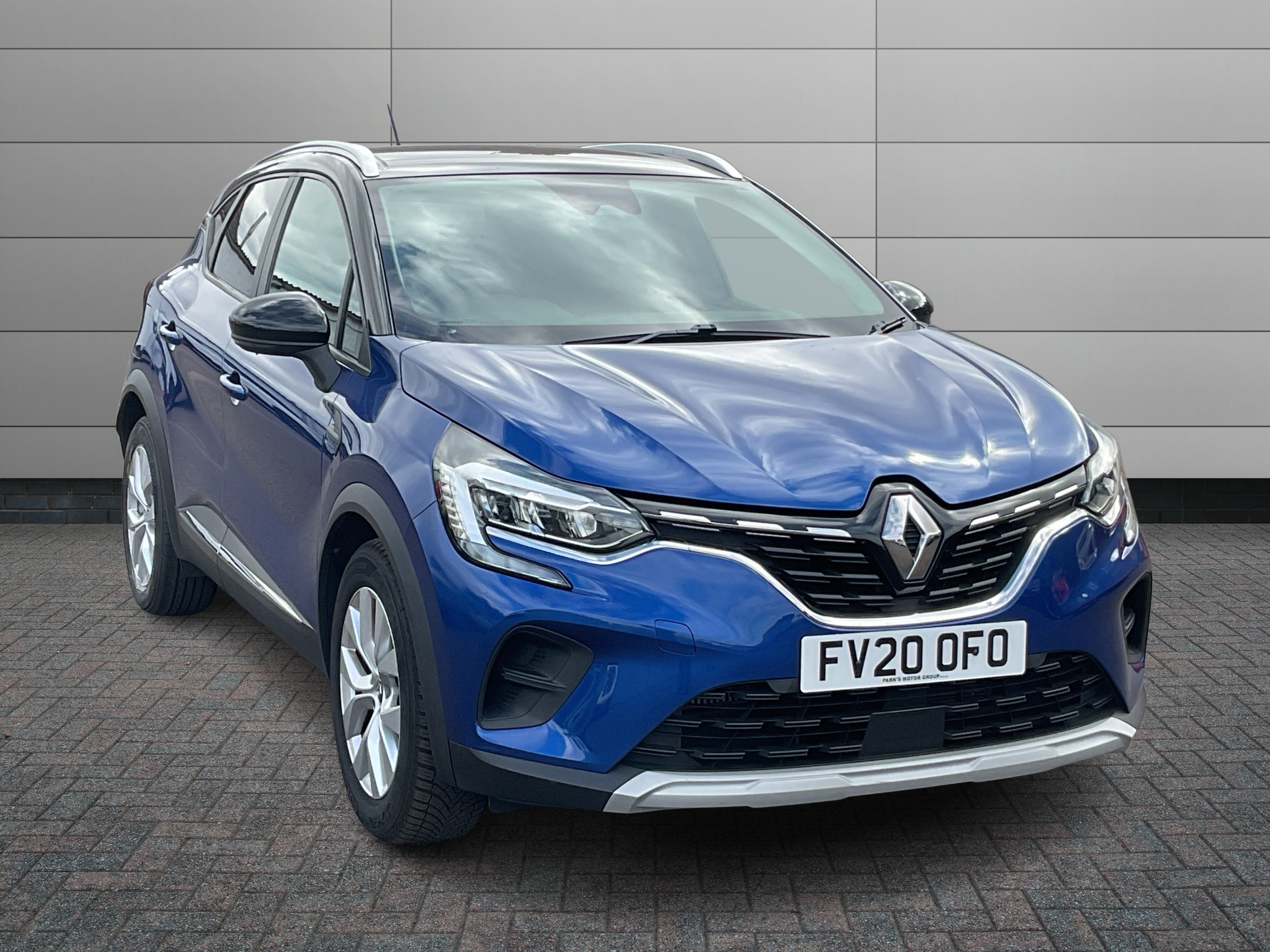 Renault Captur dealer public-web source image