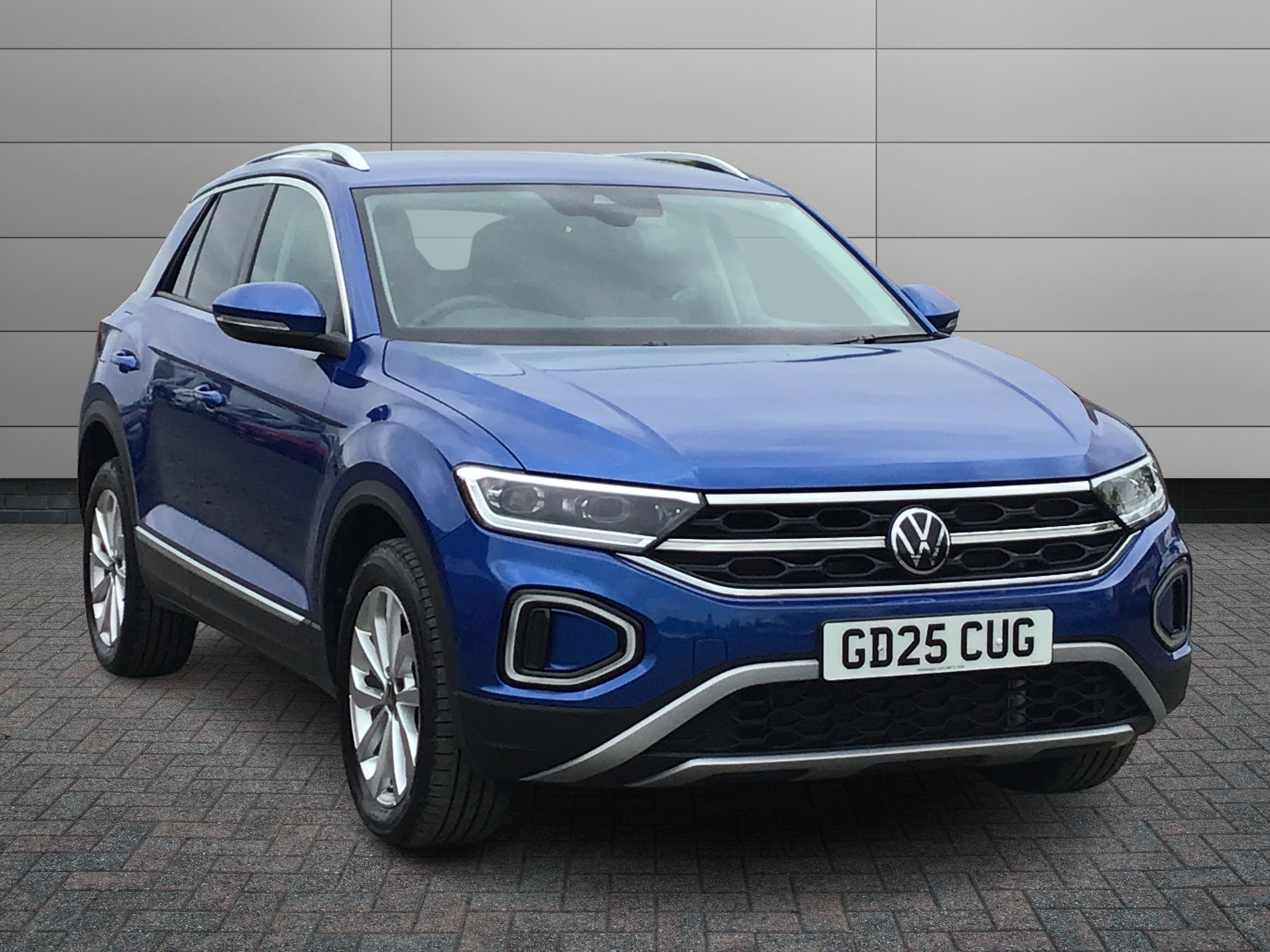 Volkswagen T-Roc listing photo