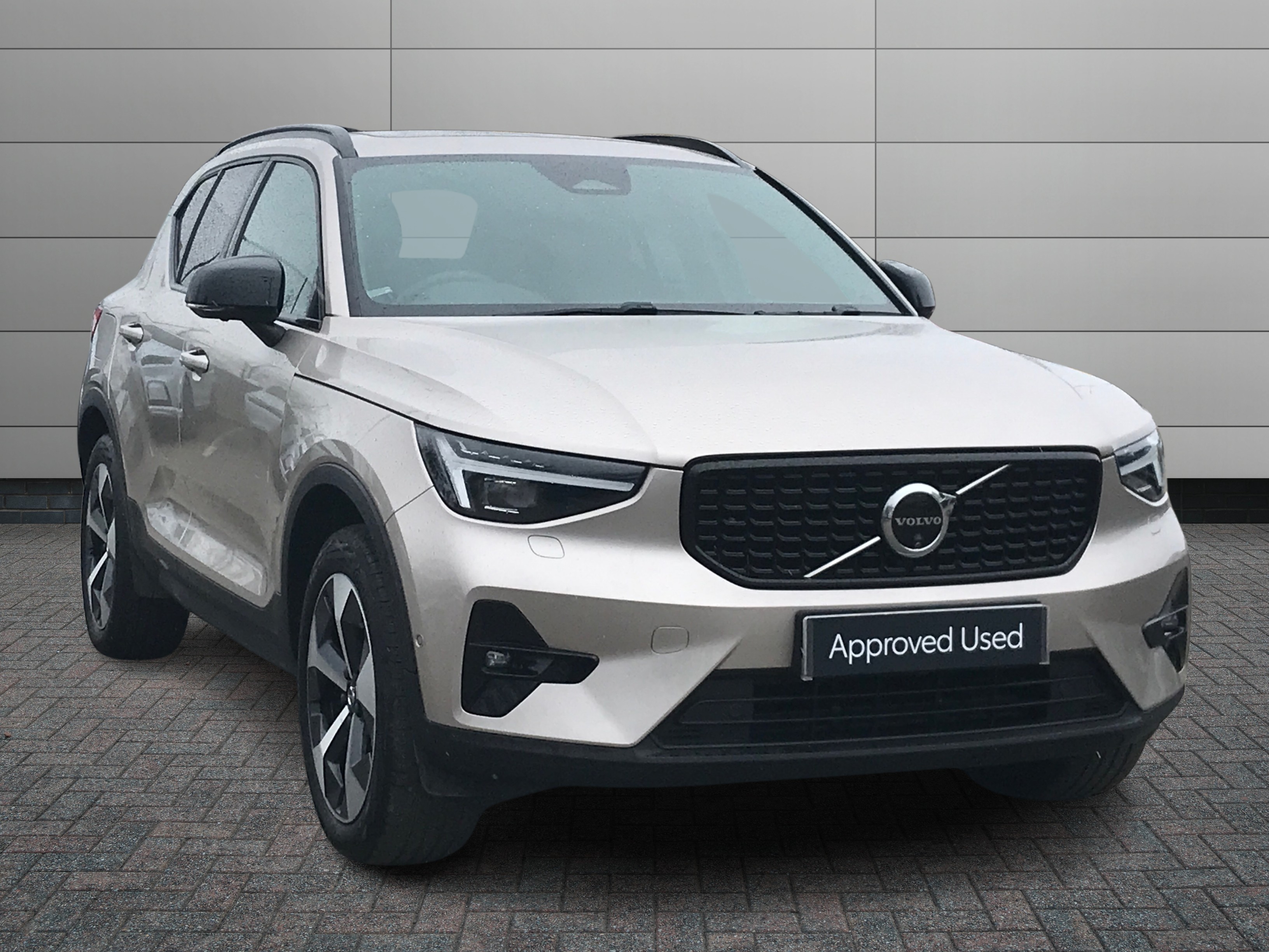 Volvo XC40 listing photo