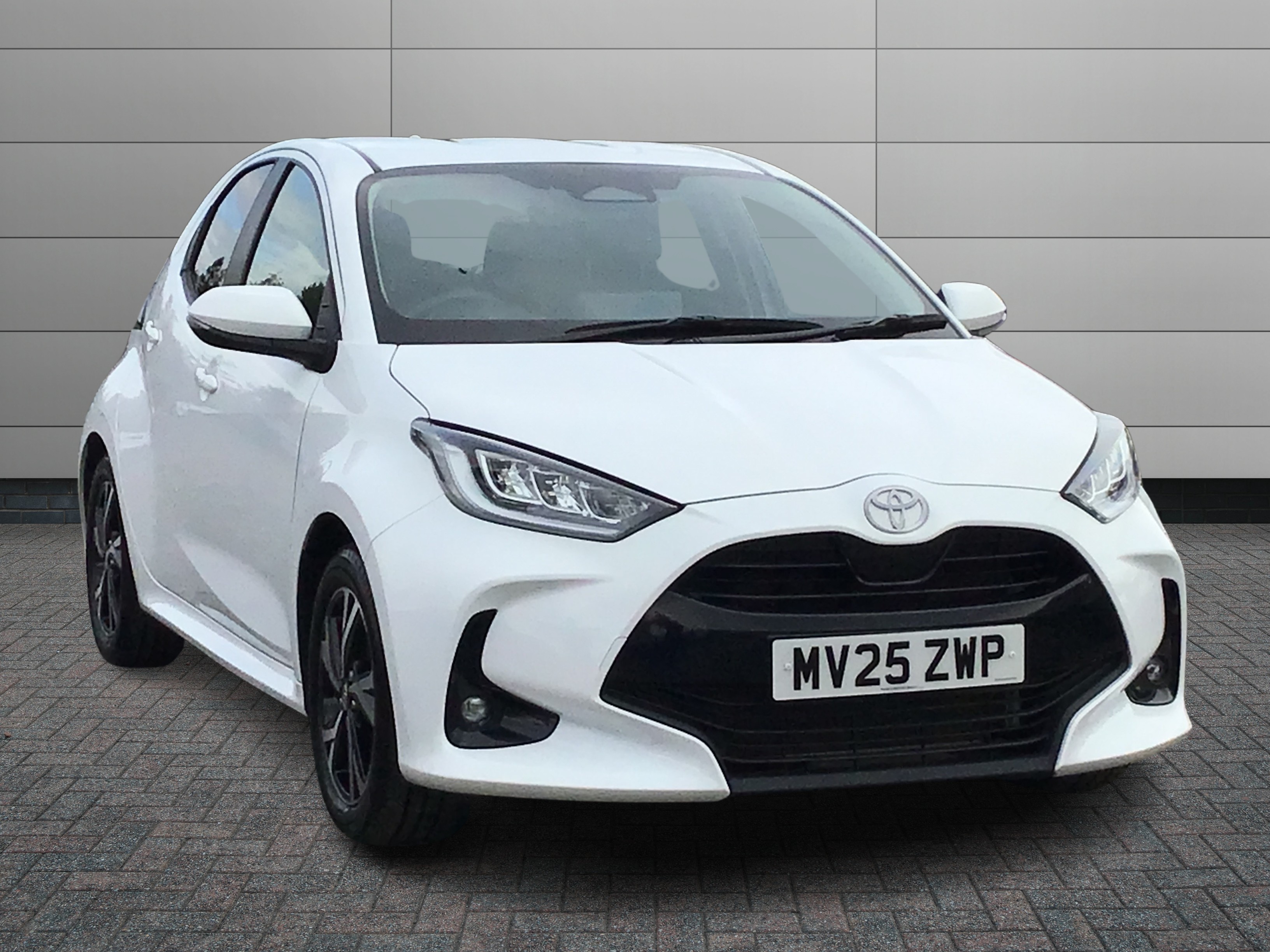 Toyota Yaris listing photo