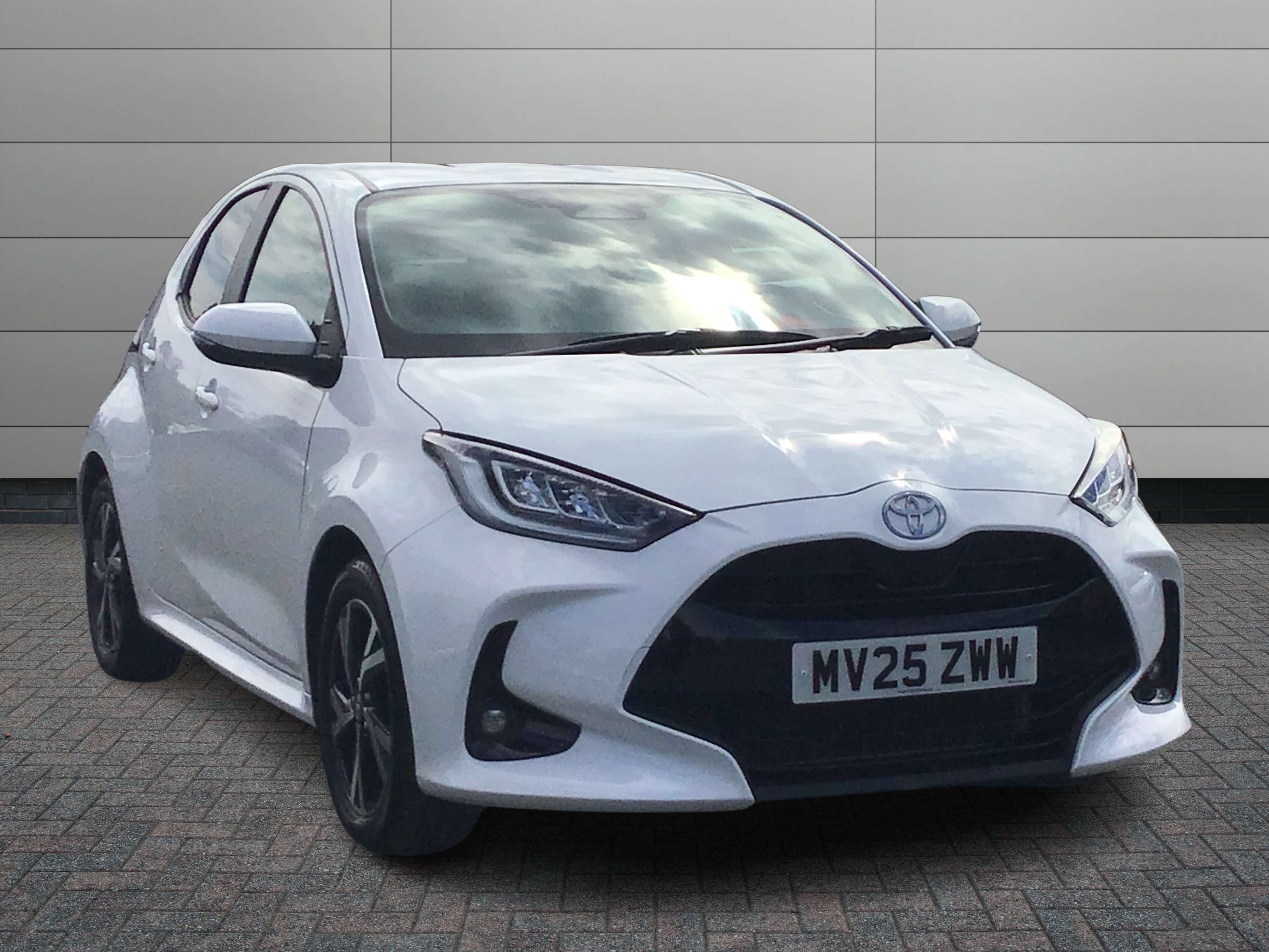 Toyota Yaris listing photo