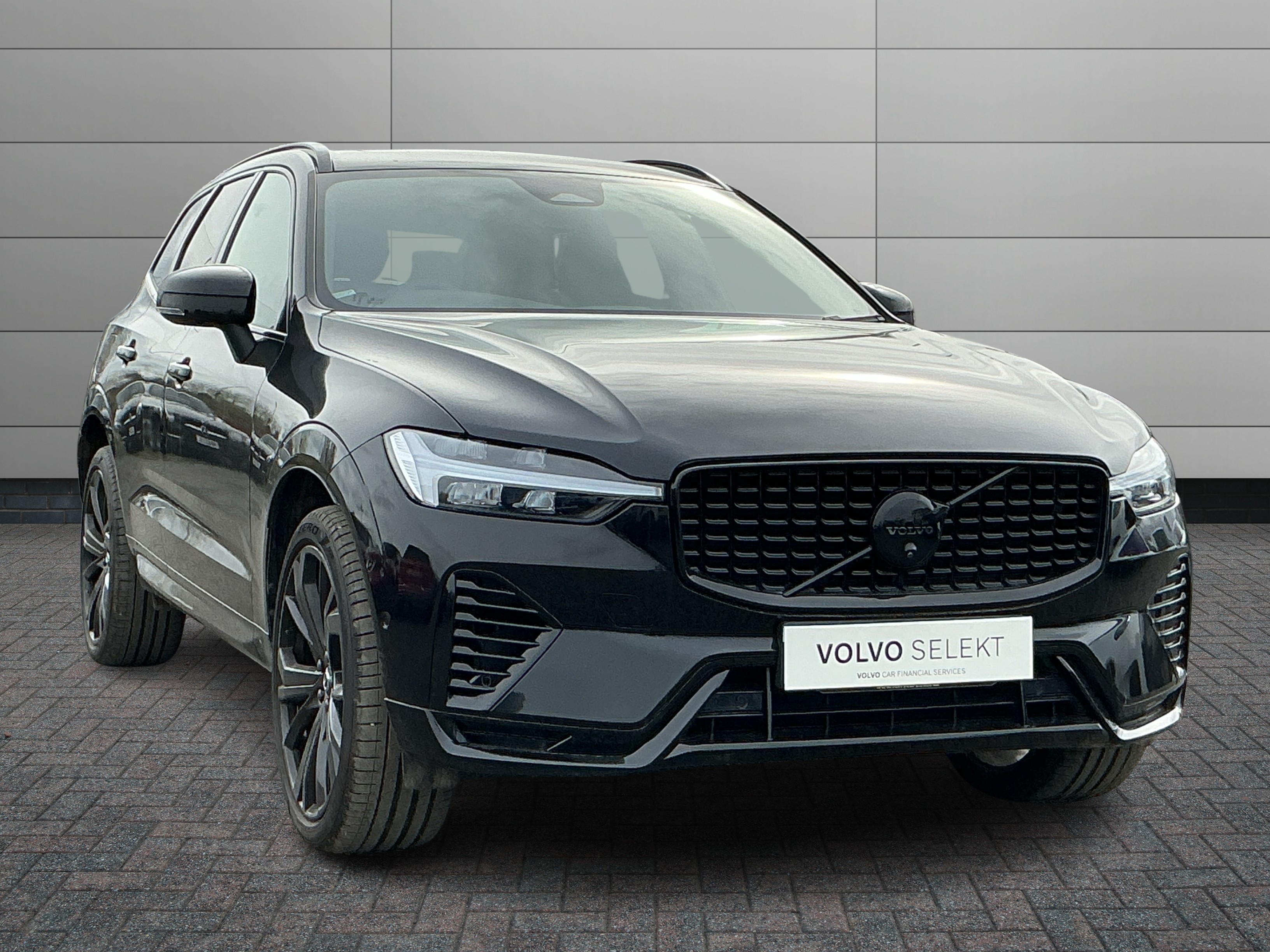 Volvo XC60 listing photo