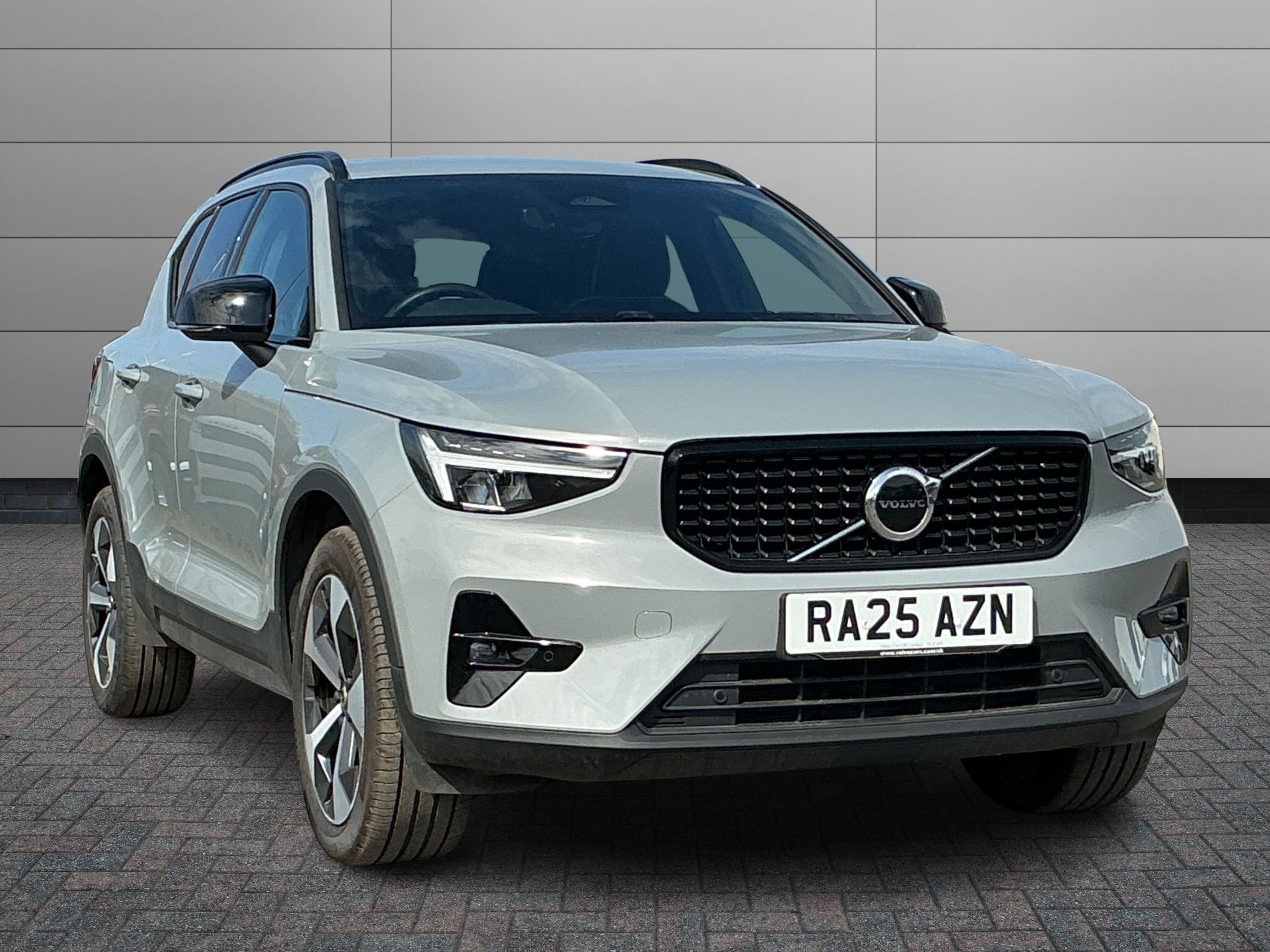 Volvo XC40 listing photo