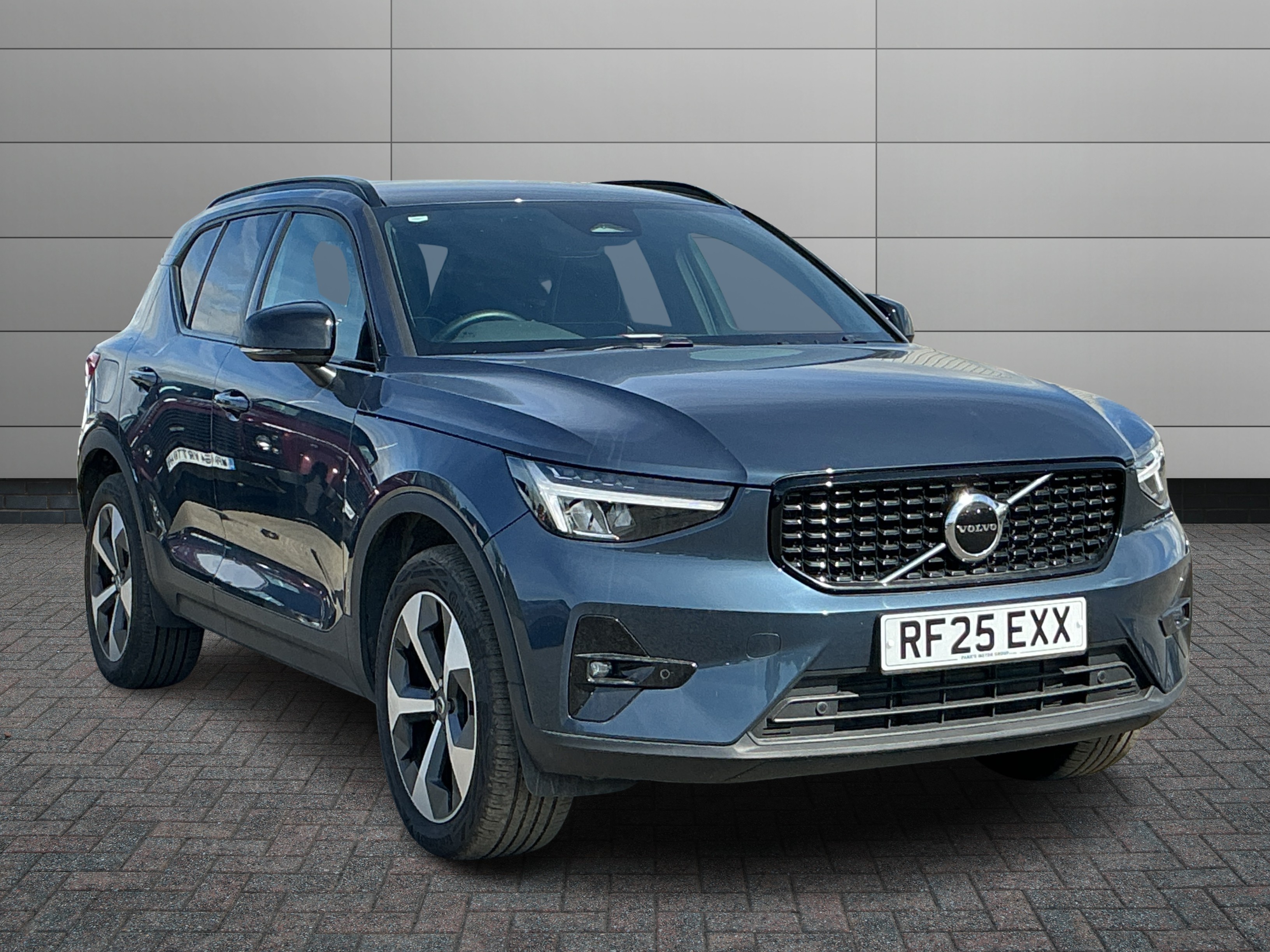 Volvo XC40 listing photo