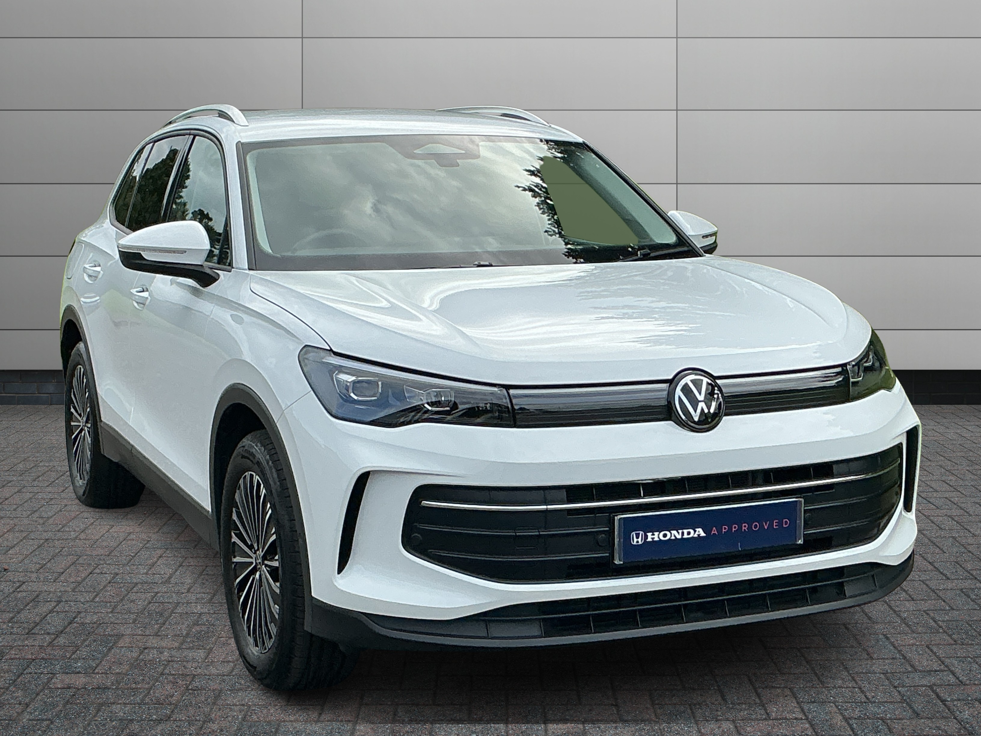 Volkswagen Tiguan listing photo