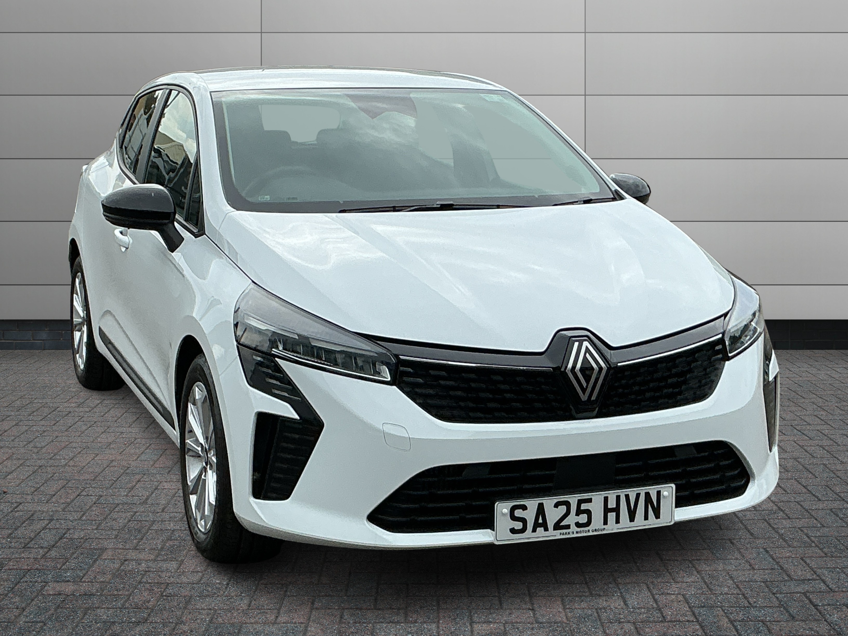 Renault Clio listing photo