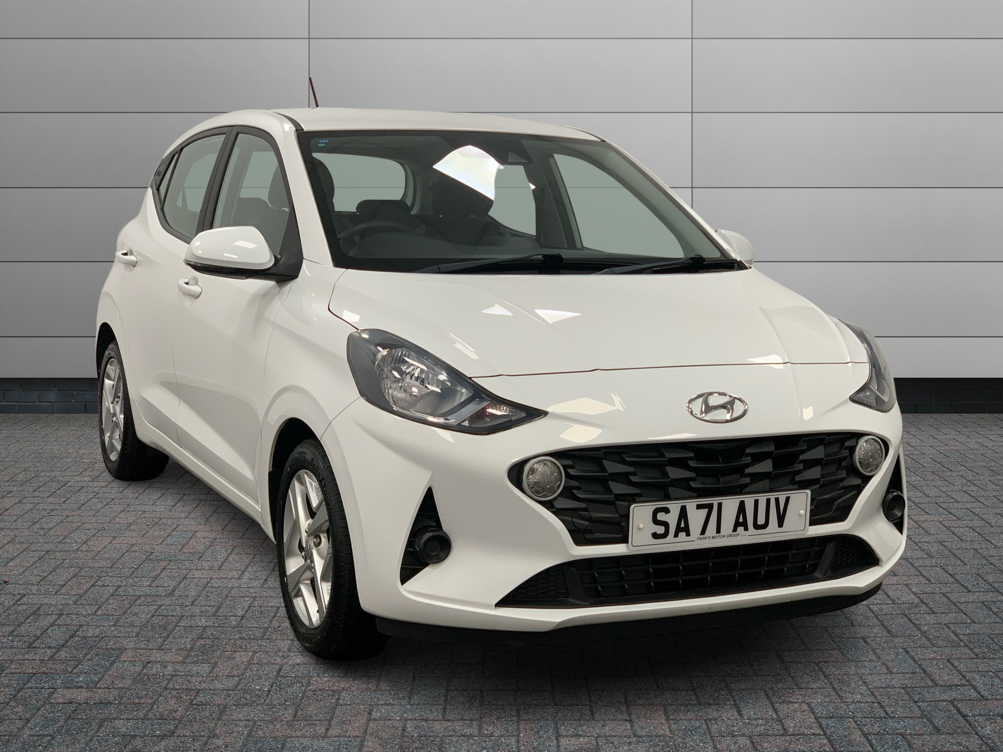 Hyundai i10 listing photo