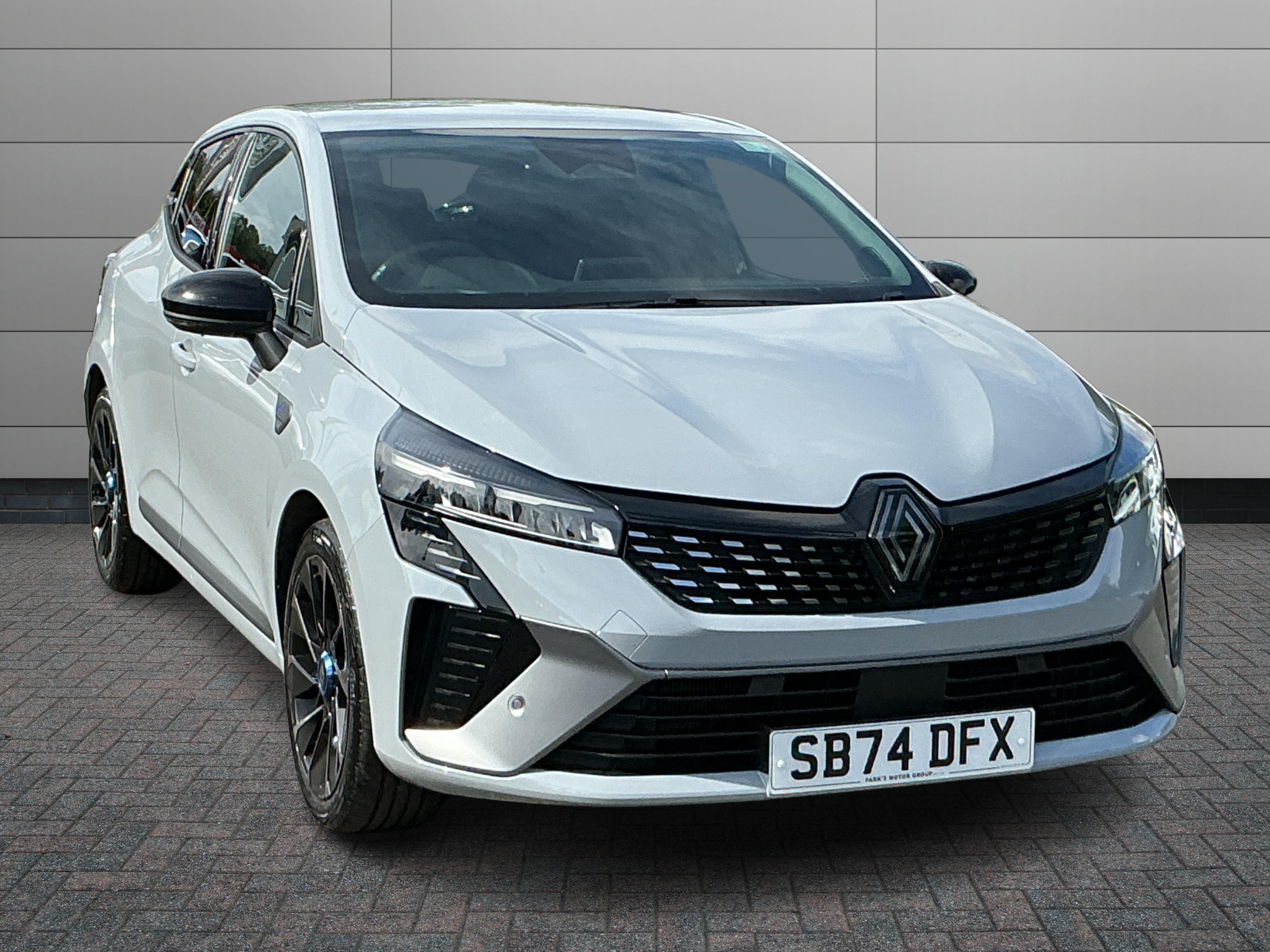 Renault Clio listing photo
