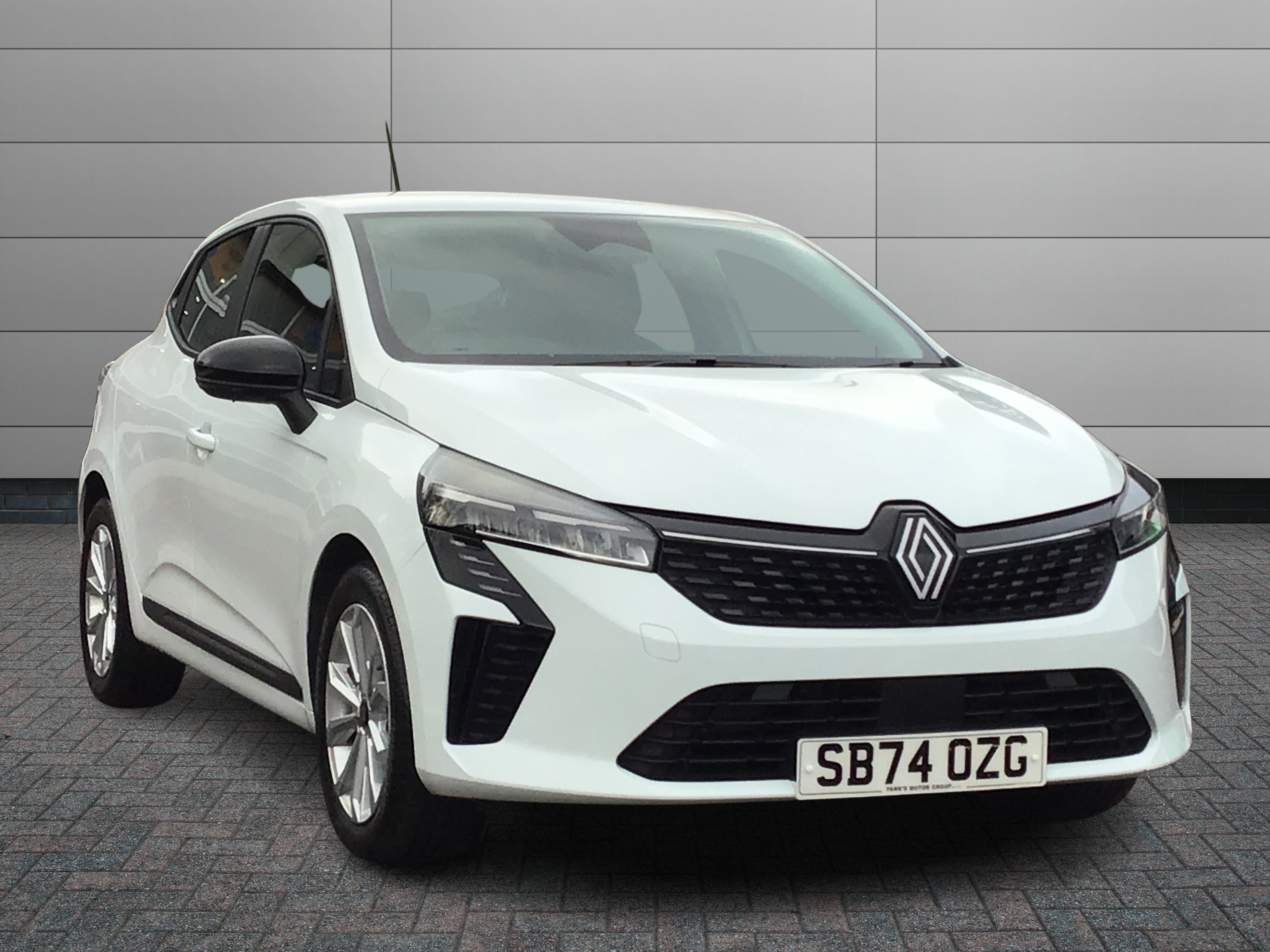 Renault Clio listing photo