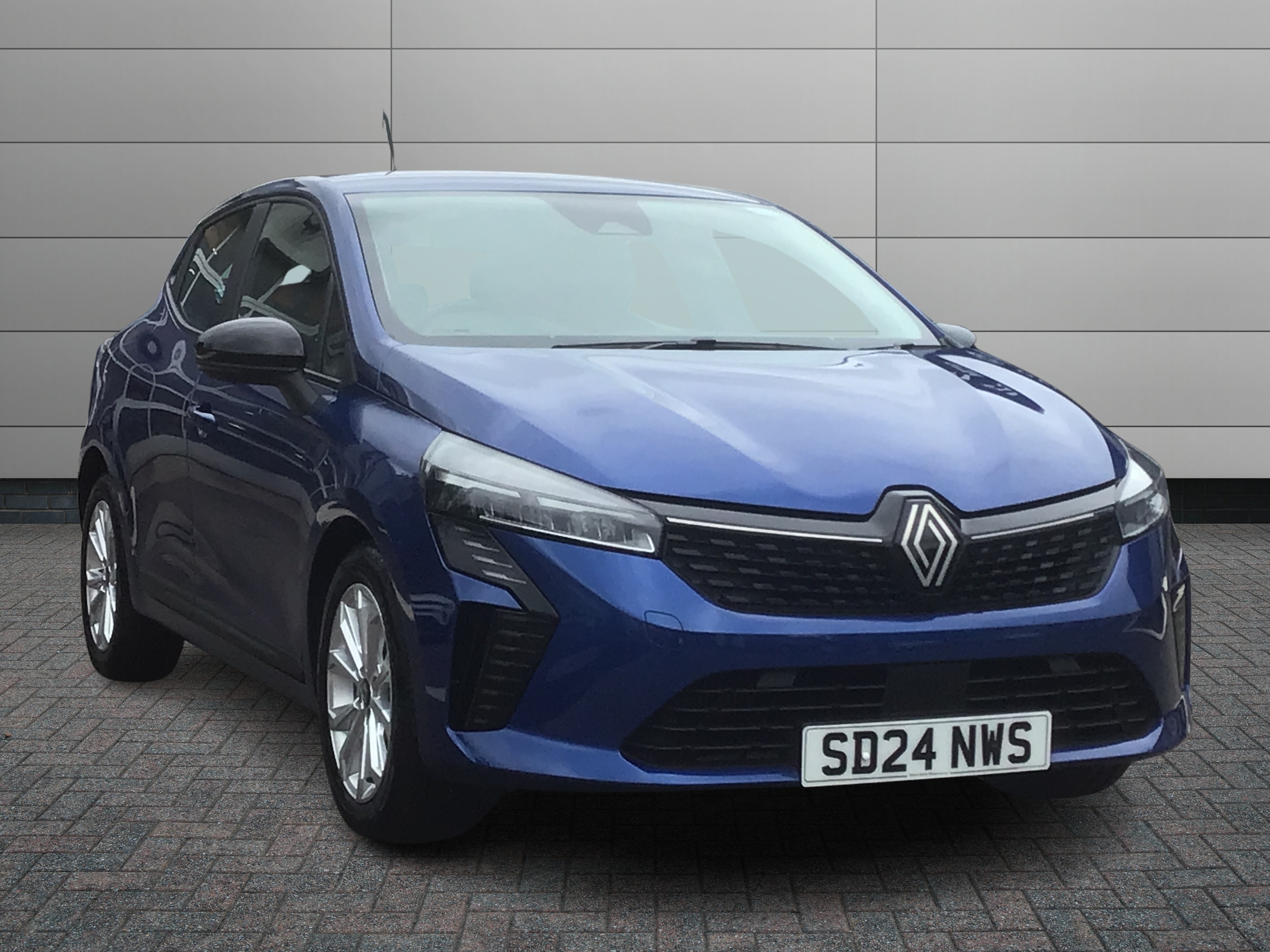 Renault Clio listing photo