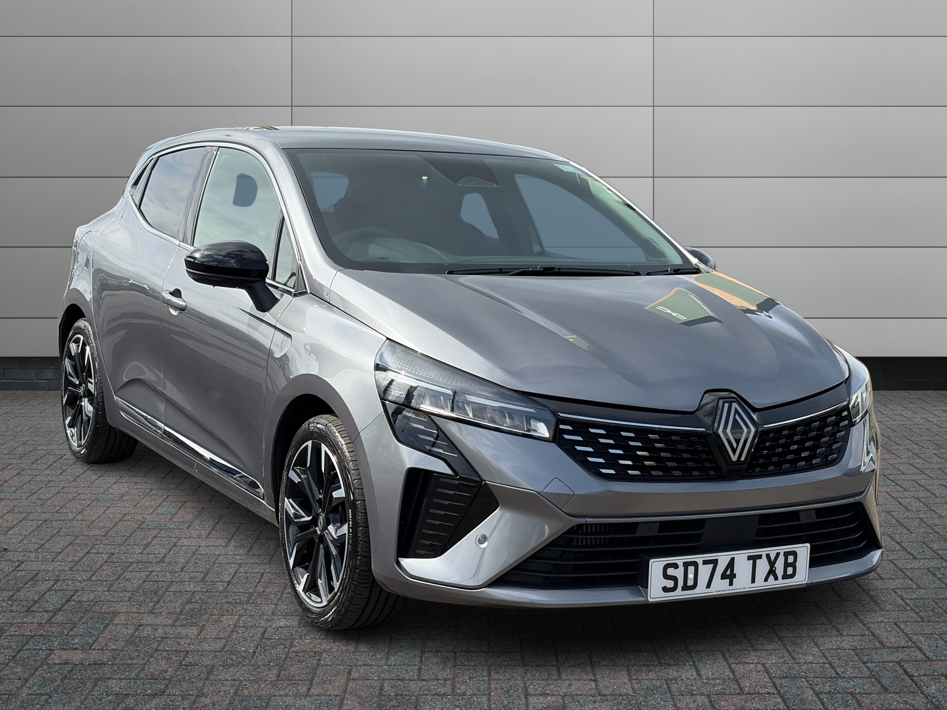 Renault Clio listing photo