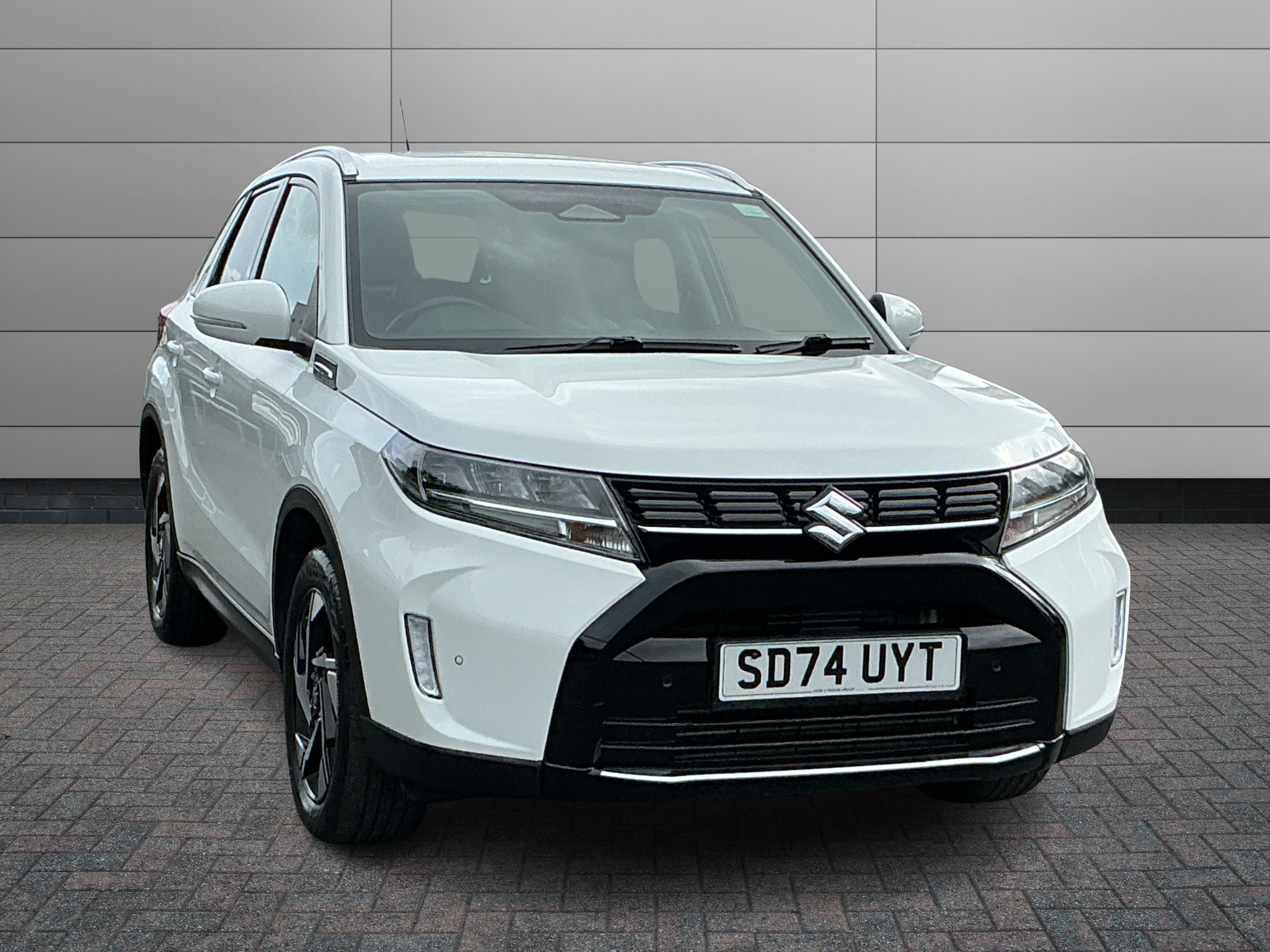Suzuki Vitara listing photo