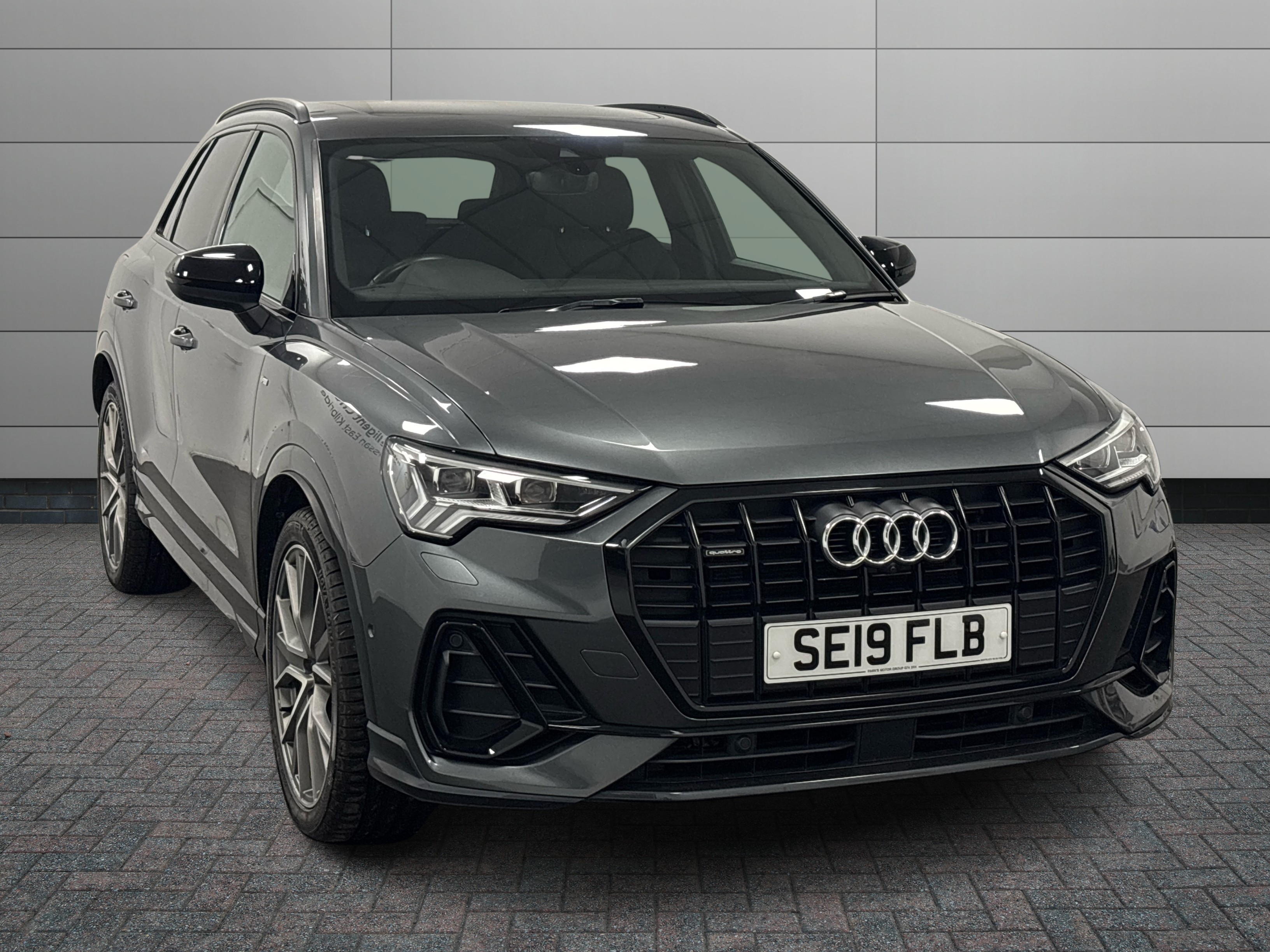 Audi Q3 listing photo