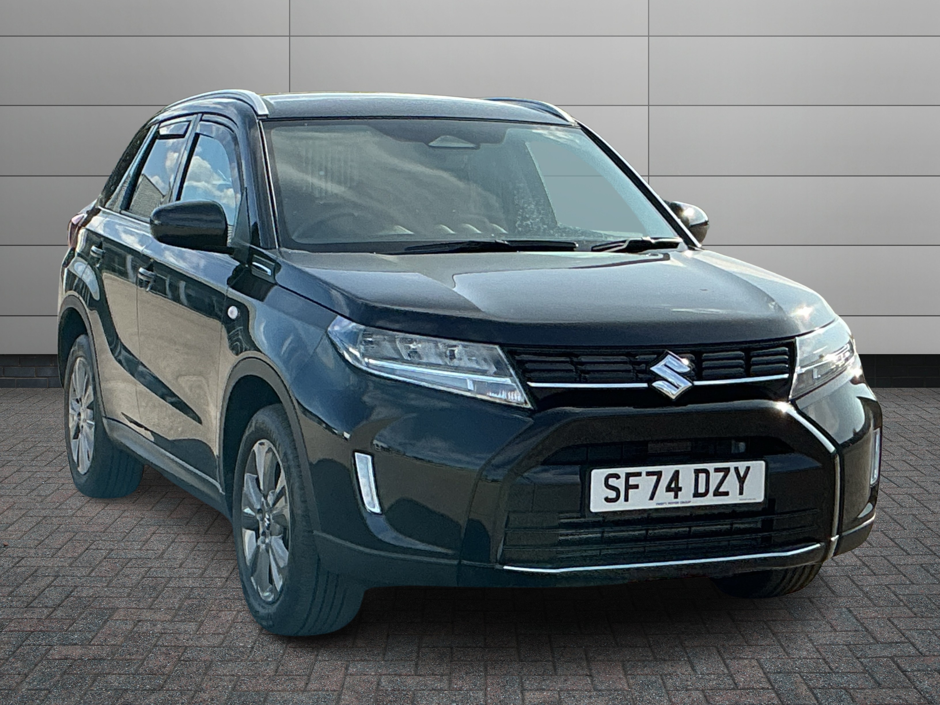 Suzuki Vitara listing photo