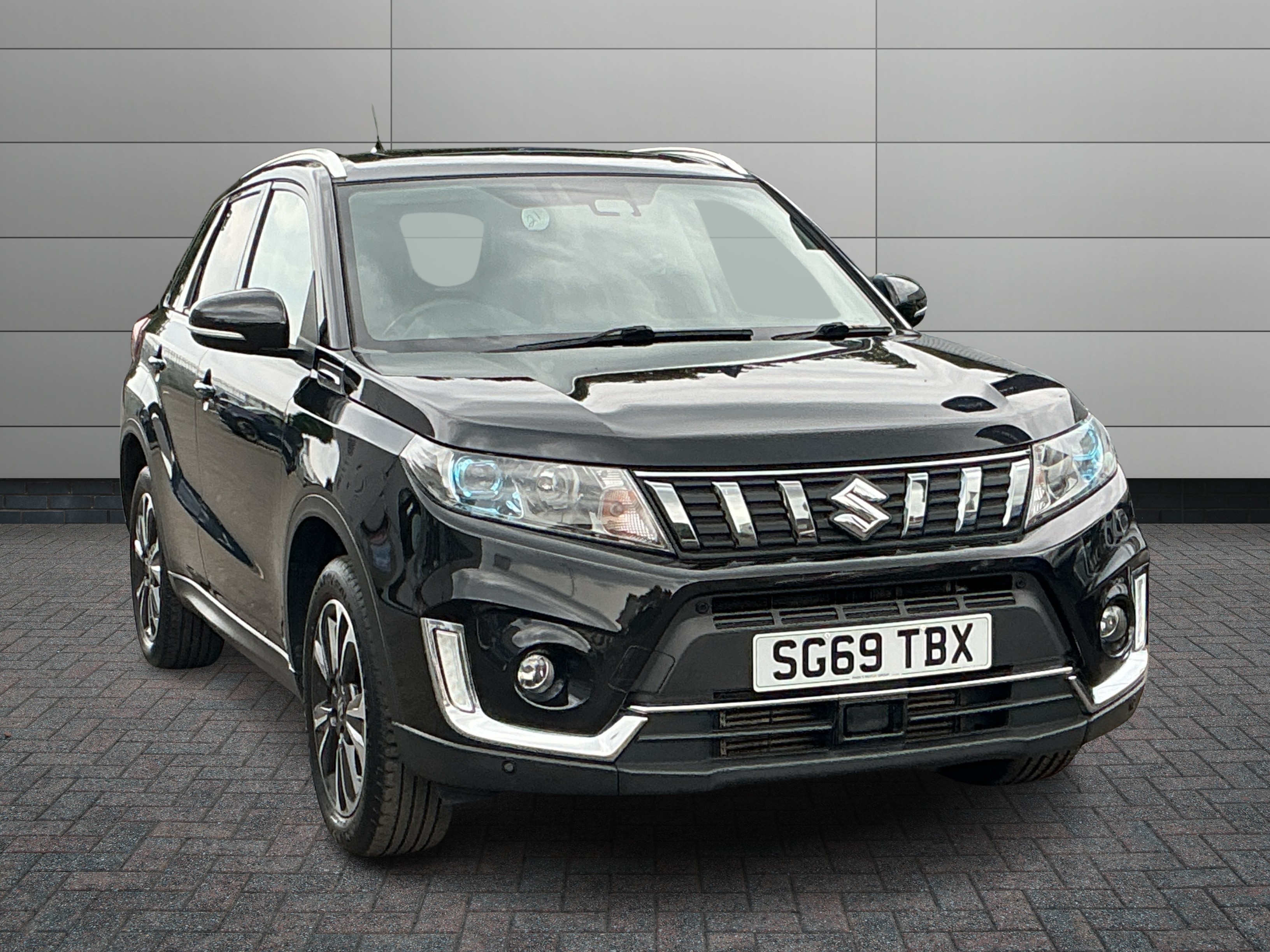 Suzuki Vitara listing photo
